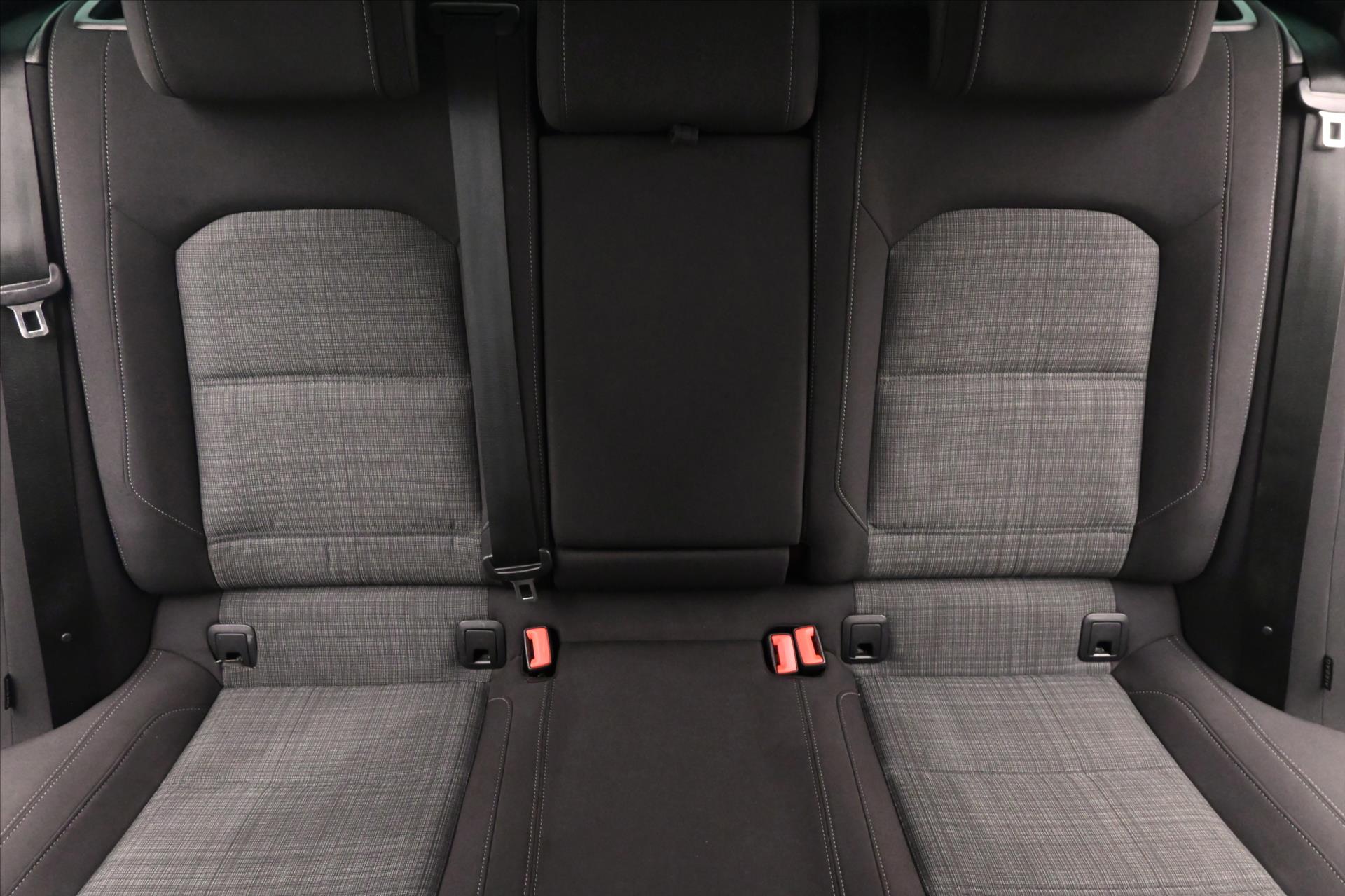 Hlavní fotografie vozu Volkswagen Passat 2,0 TDI 110 kW DSG Business Záruka až 5 let (28)