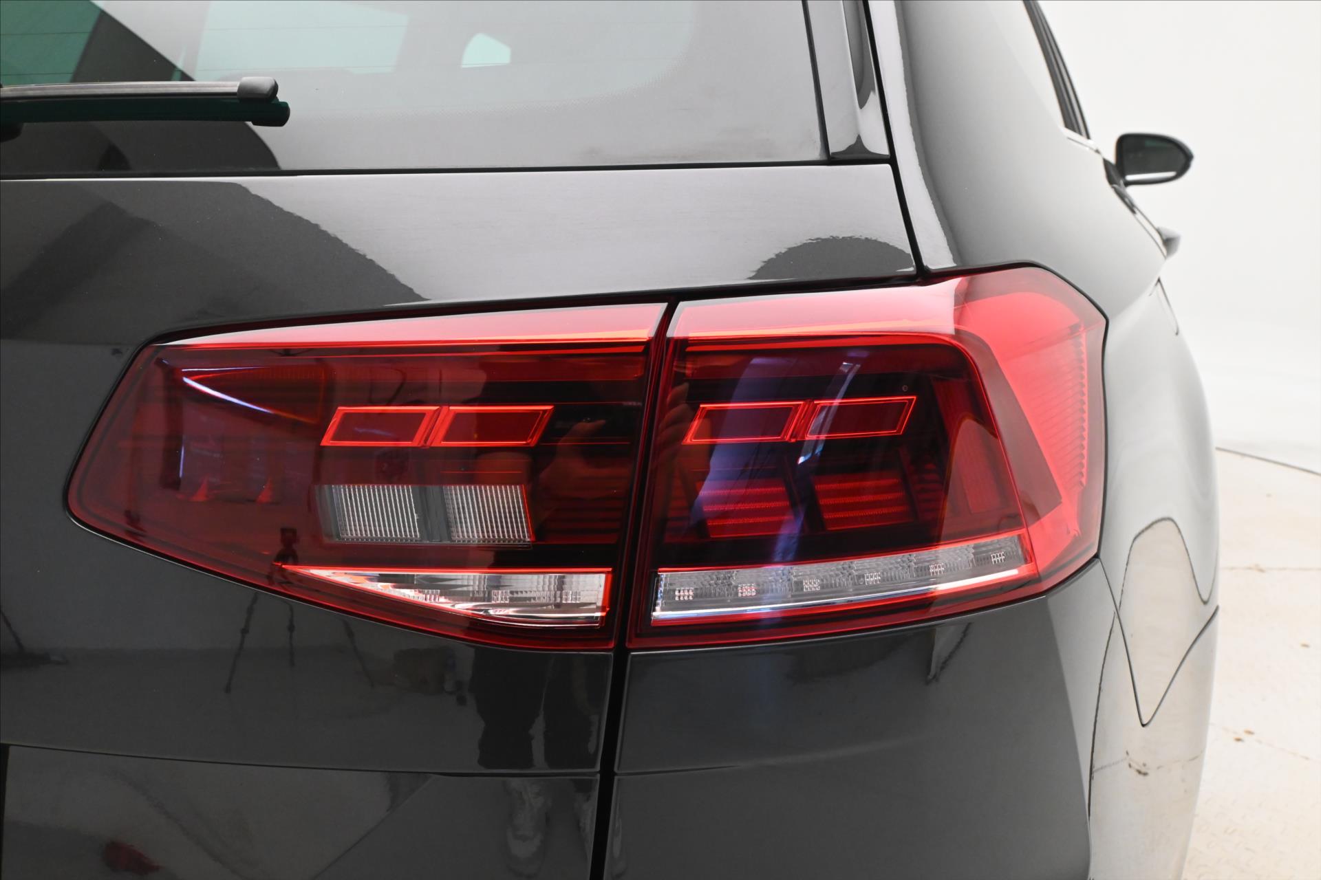 Hlavní fotografie vozu Volkswagen Passat 2,0 TDI 110 kW DSG Business Záruka až 5 let (31)