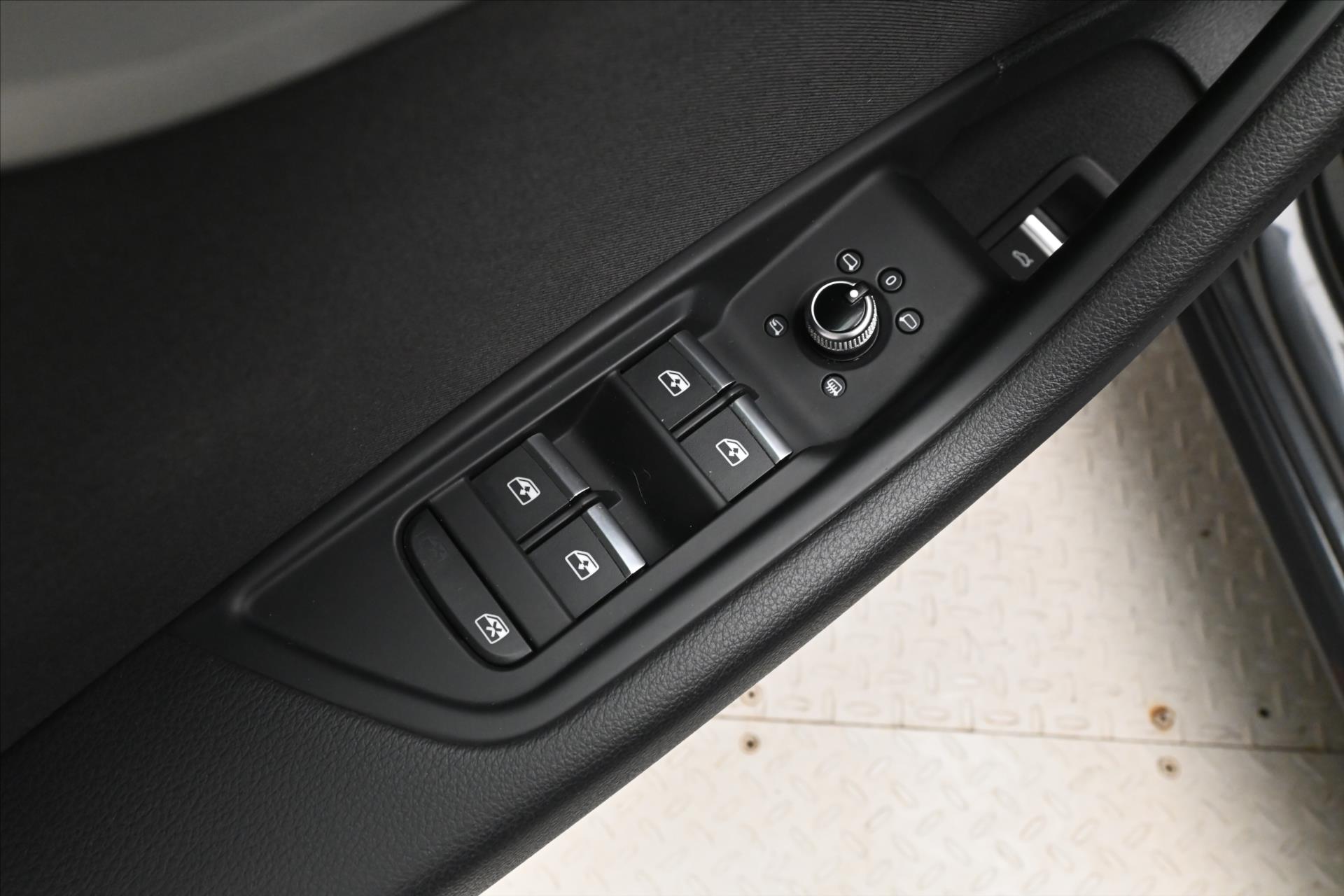 Hlavní fotografie vozu Audi A4 Avant 2,0 TDI 120kW S-Tronic AVANT Záruka až 5 let (25)