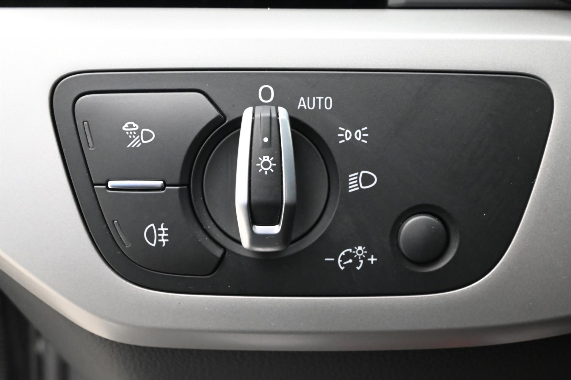 Hlavní fotografie vozu Audi A4 Avant 2,0 TDI 120kW S-Tronic AVANT Záruka až 5 let (26)