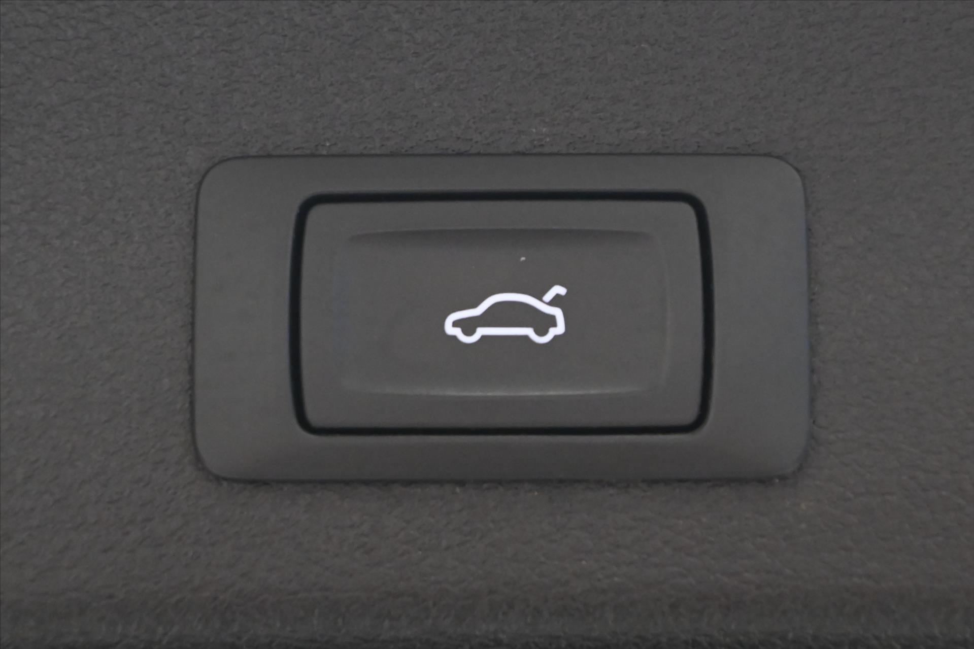 Hlavní fotografie vozu Audi A4 Avant 2,0 TDI 120kW S-Tronic AVANT Záruka až 5 let (27)