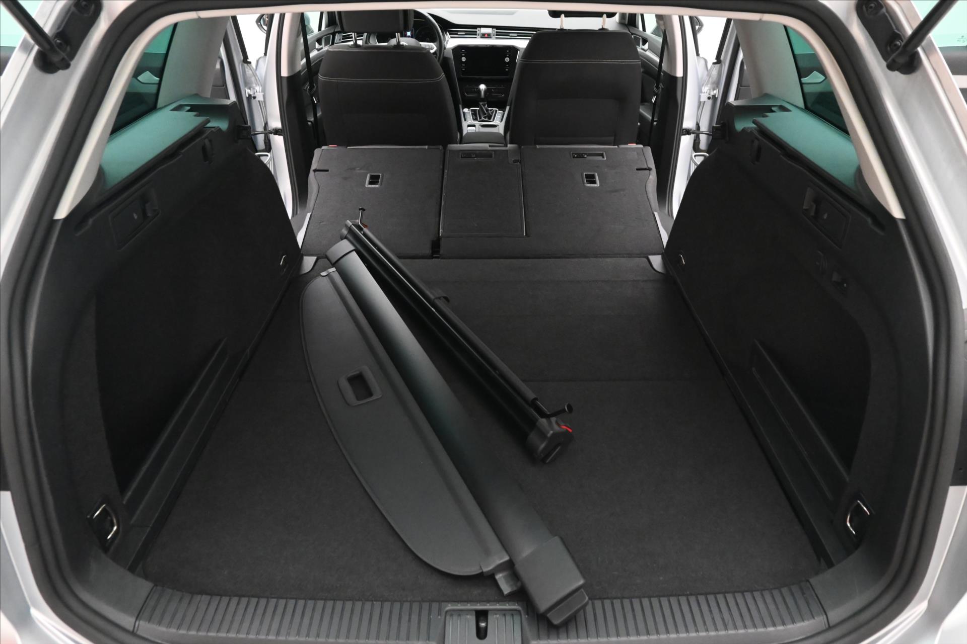 Hlavní fotografie vozu Volkswagen Passat 2,0 TDI 110kW DSG Business Záruka až 5 let (11)