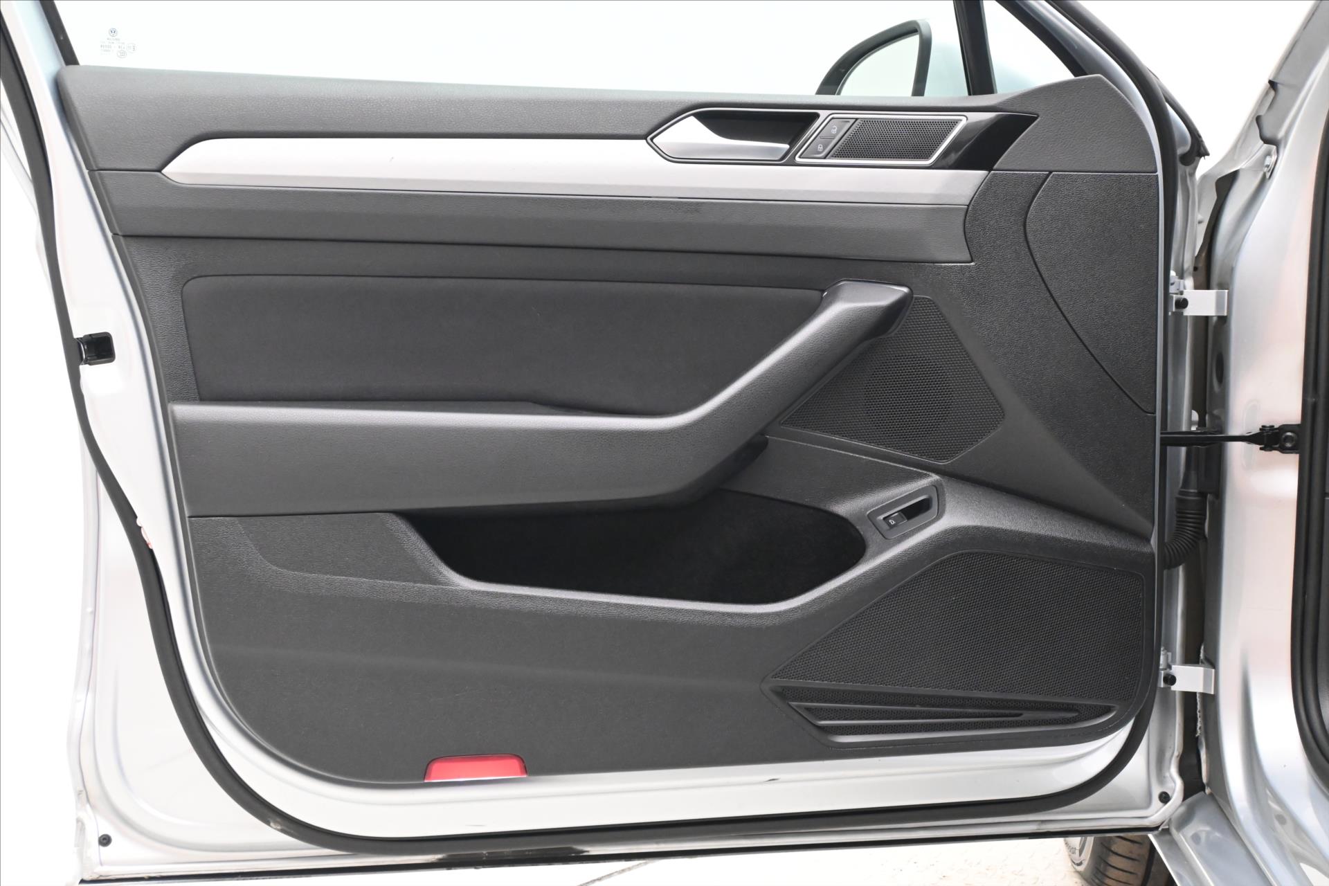 Hlavní fotografie vozu Volkswagen Passat 2,0 TDI 110kW DSG Business Záruka až 5 let (25)