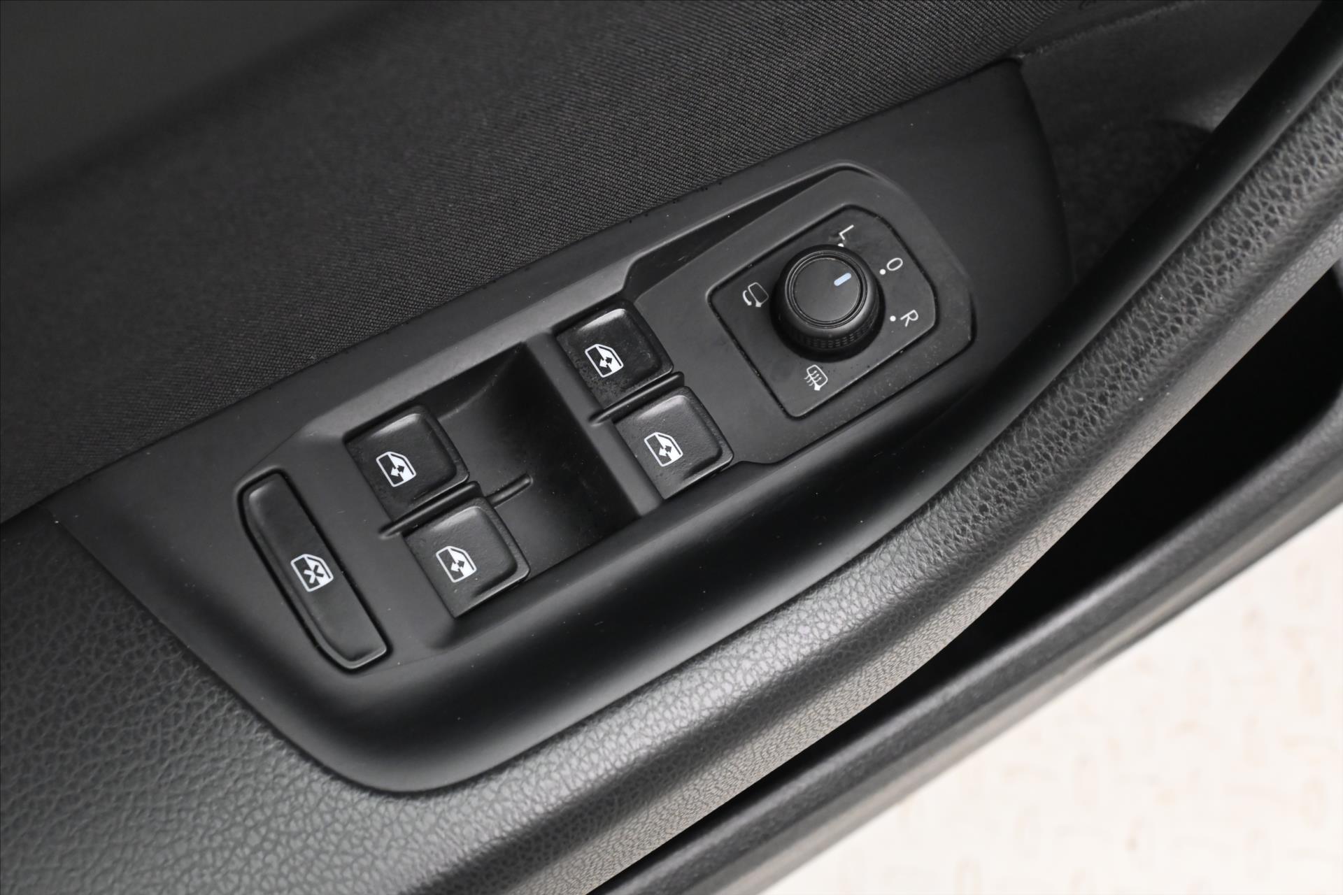 Hlavní fotografie vozu Volkswagen Passat 2,0 TDI 110kW DSG Business Záruka až 5 let (26)