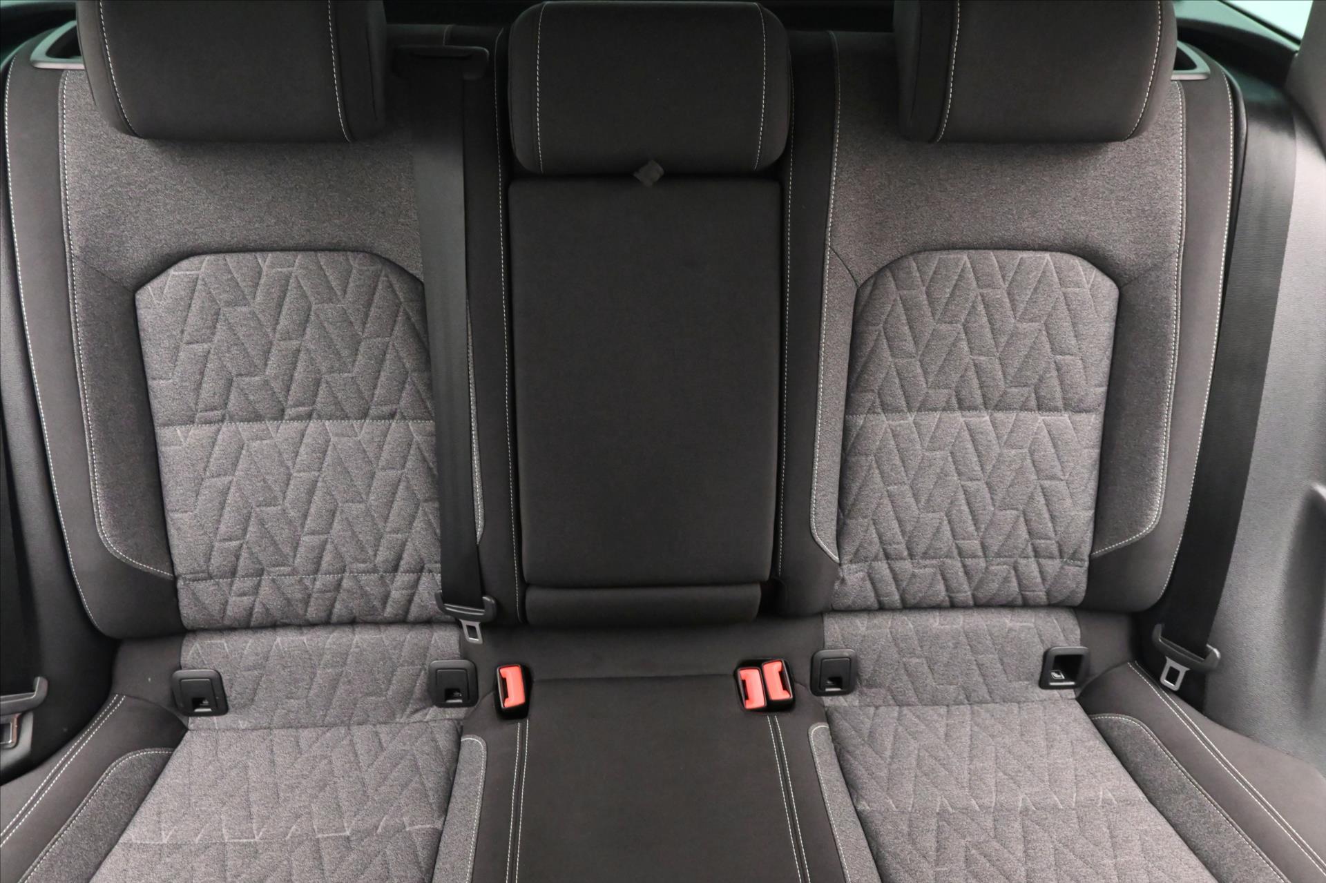 Hlavní fotografie vozu Volkswagen Passat 2,0 TDI 110kW DSG Business Záruka až 5 let (28)