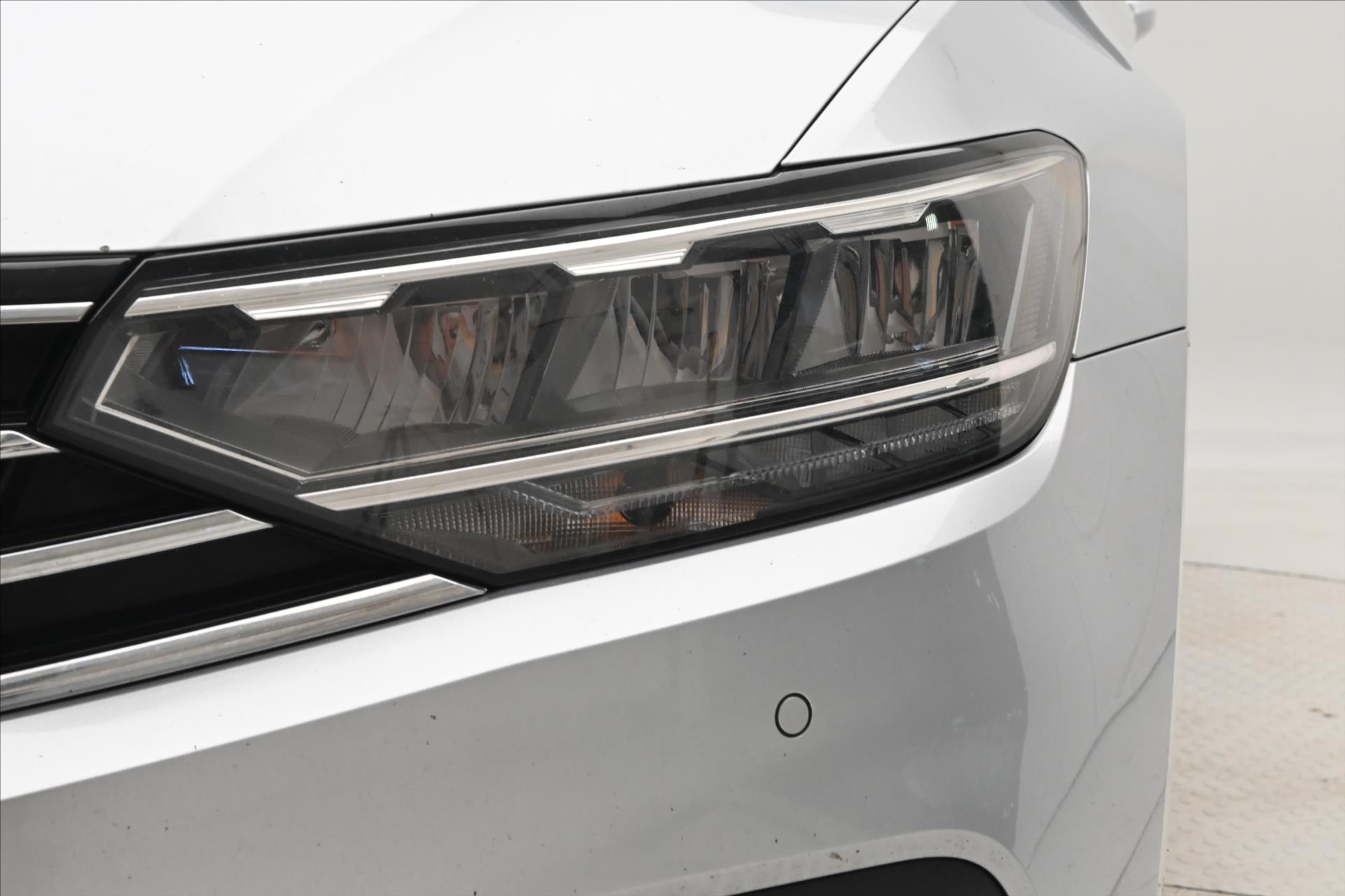 Hlavní fotografie vozu Volkswagen Passat 2,0 TDI 110kW DSG Business Záruka až 5 let (30)