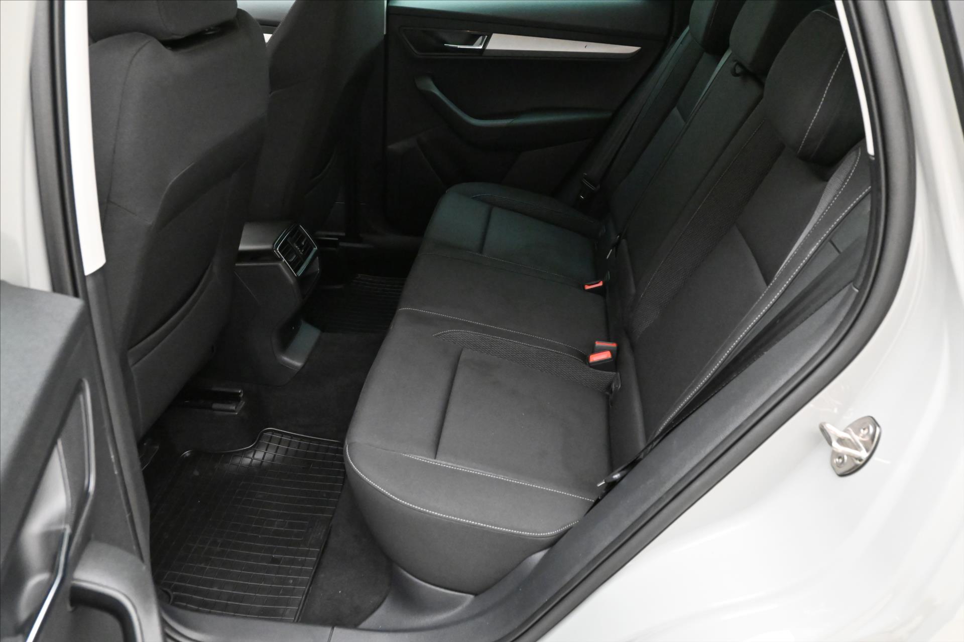 Hlavní fotografie vozu Škoda Karoq 2,0 TDI 85kW DSG Ambition Záruka až 5 let (14)