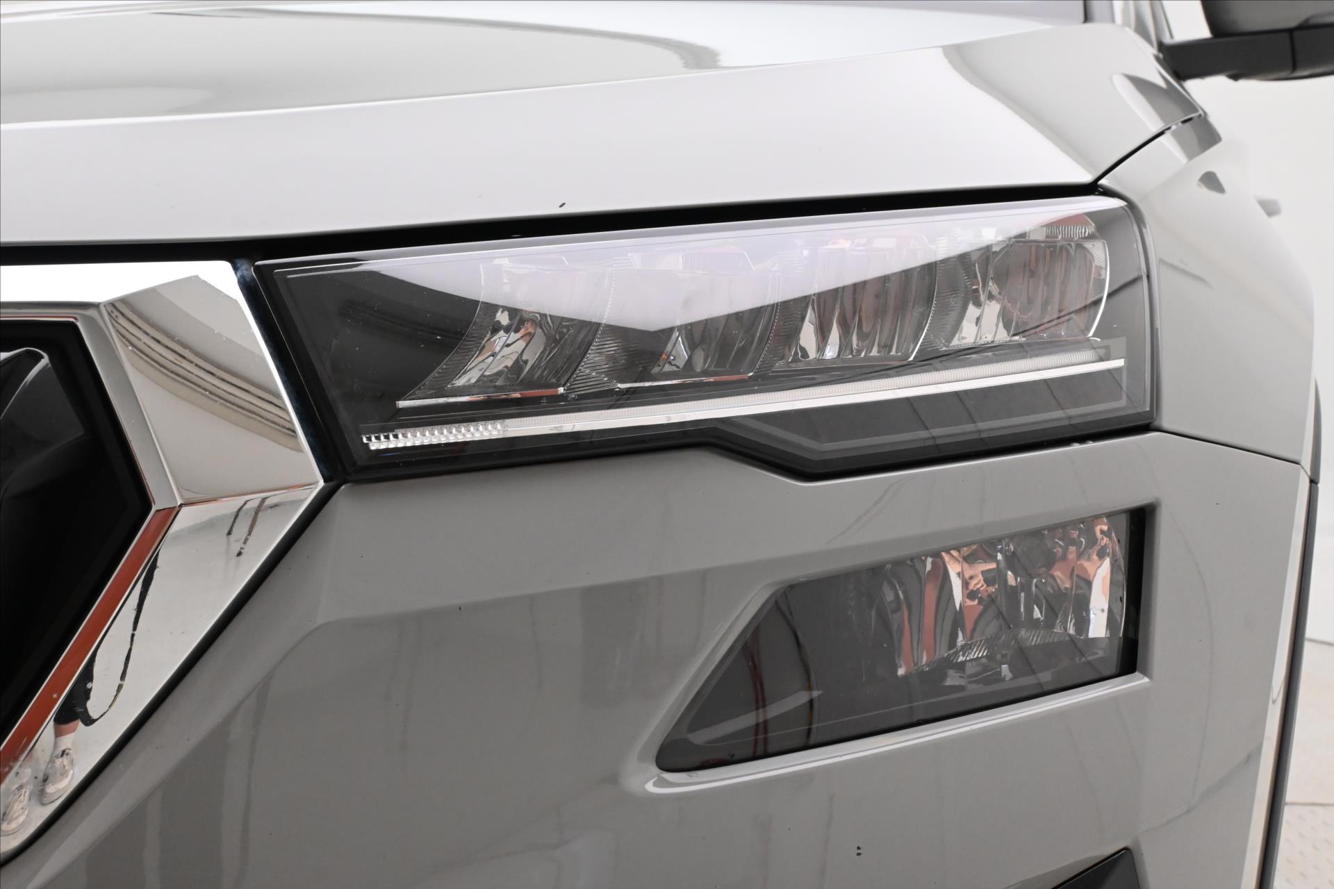 Hlavní fotografie vozu Škoda Karoq 2,0 TDI 85kW DSG Ambition Záruka až 5 let (29)
