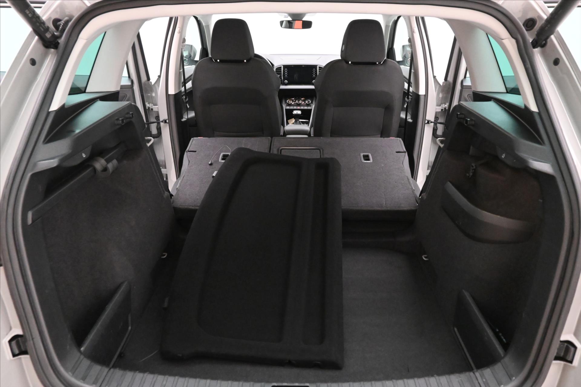 Hlavní fotografie vozu Škoda Karoq 2,0 TDI 85kW DSG VIRTUAL EL.KUFR Záruka až 5 let (12)