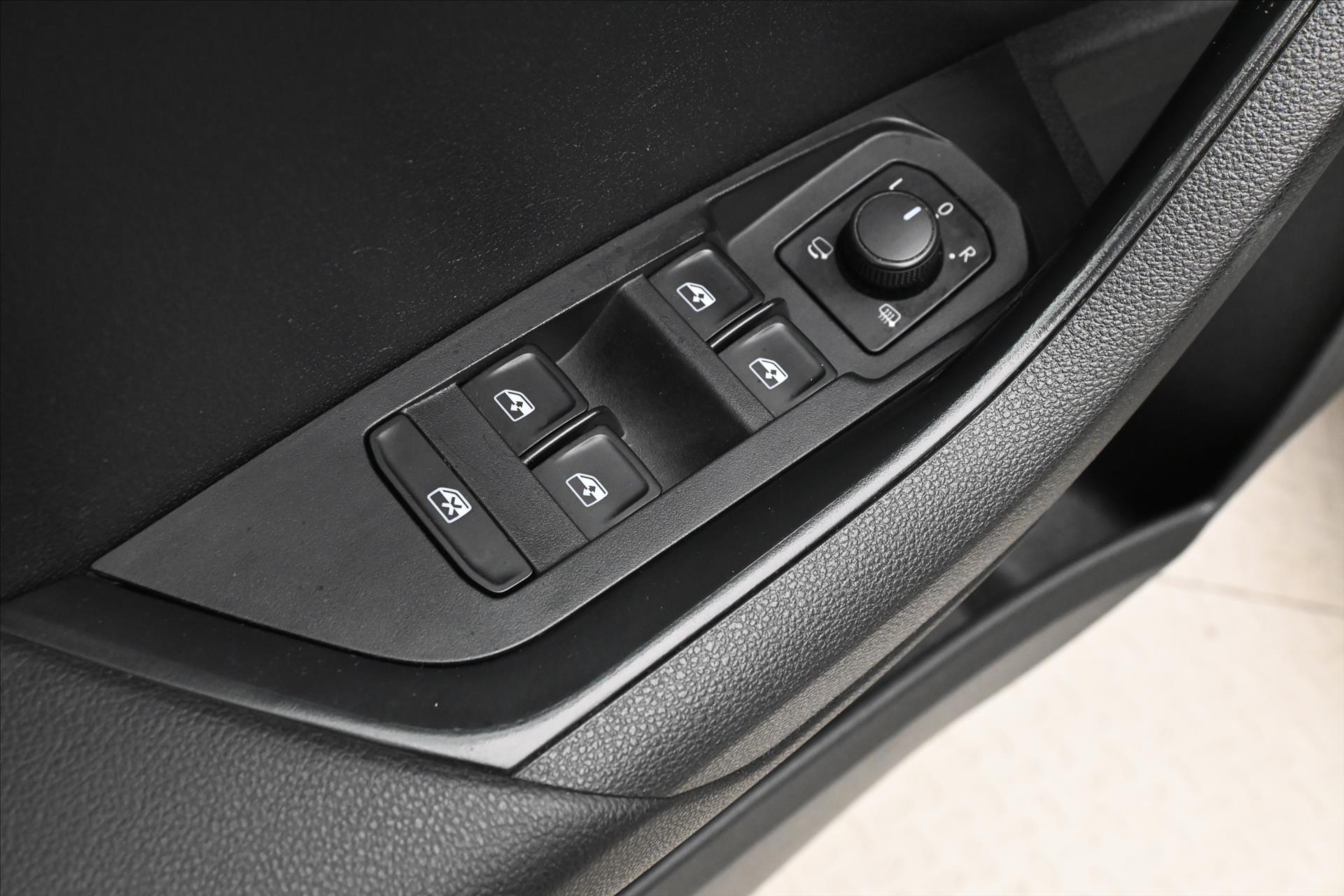 Hlavní fotografie vozu Škoda Karoq 2,0 TDI 85kW DSG VIRTUAL EL.KUFR Záruka až 5 let (26)