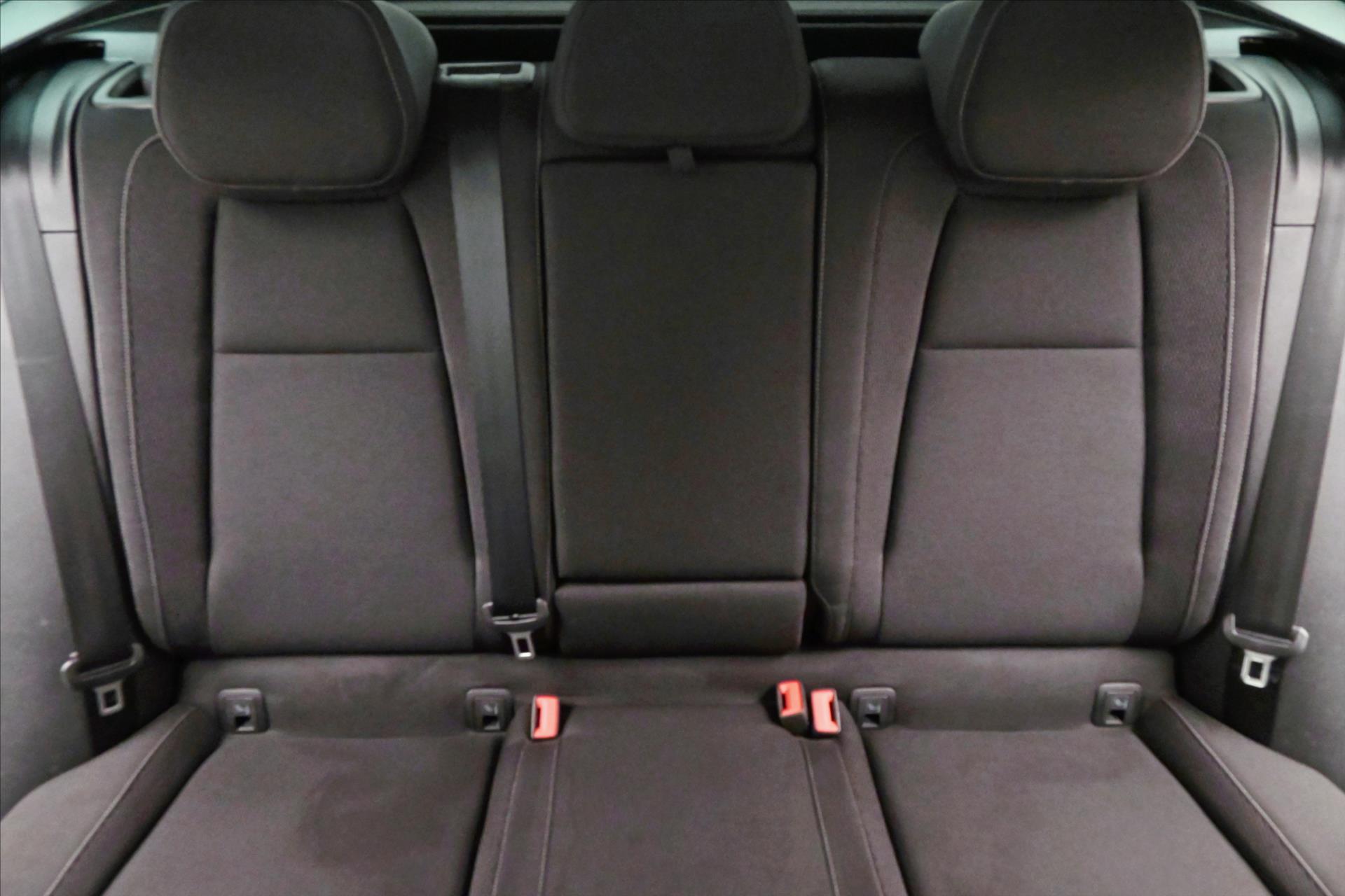 Hlavní fotografie vozu Škoda Karoq 2,0 TDI 85kW DSG VIRTUAL EL.KUFR Záruka až 5 let (29)