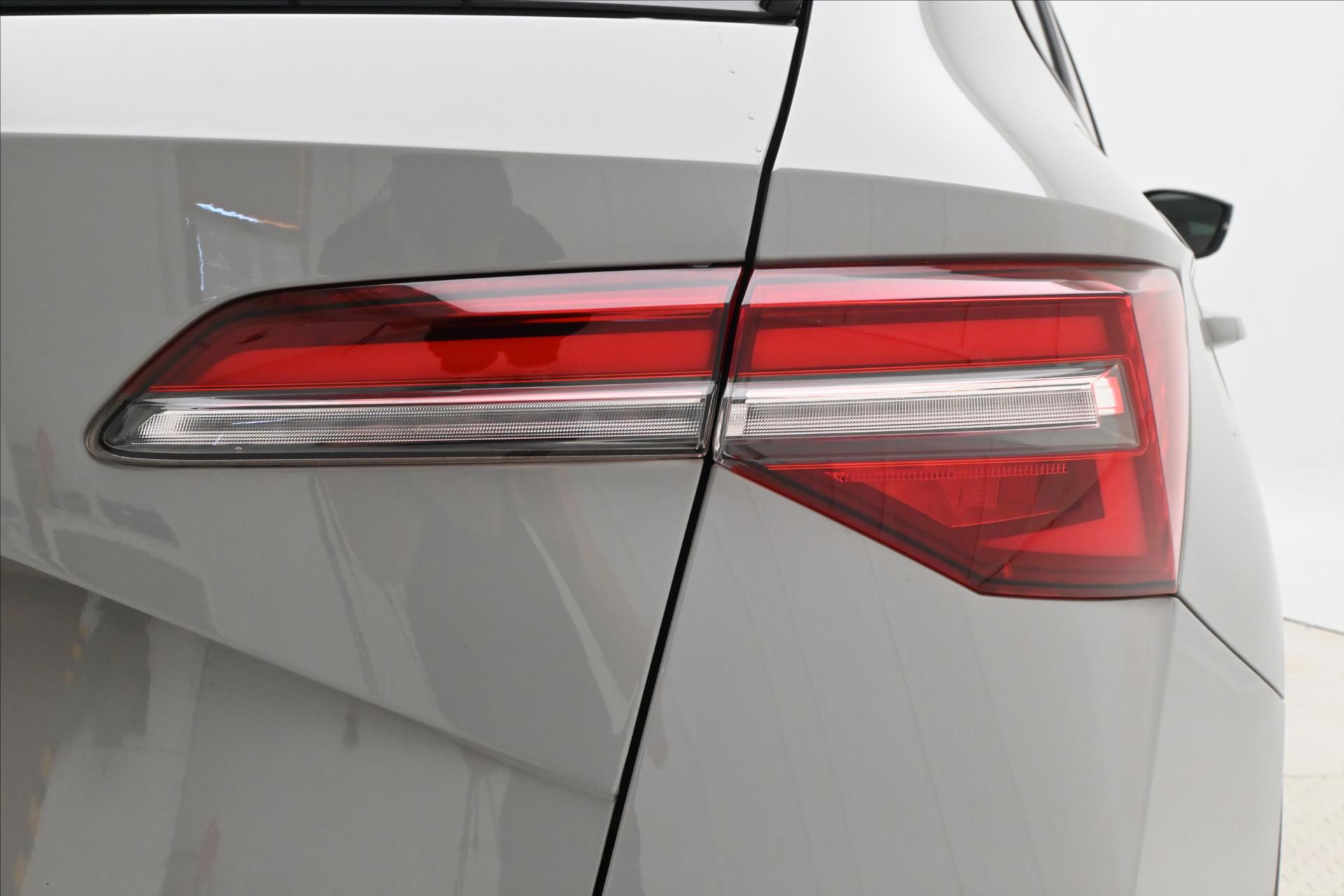 Hlavní fotografie vozu Škoda Karoq 2,0 TDI 85kW DSG VIRTUAL EL.KUFR Záruka až 5 let (31)