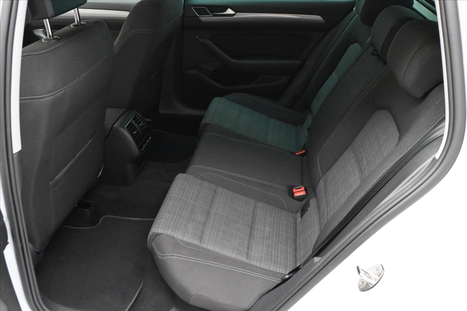 Hlavní fotografie vozu Volkswagen Passat 2,0 TDI 110 kW DSG BUSINESS ZÁRUKA AŽ 5 LET (14)