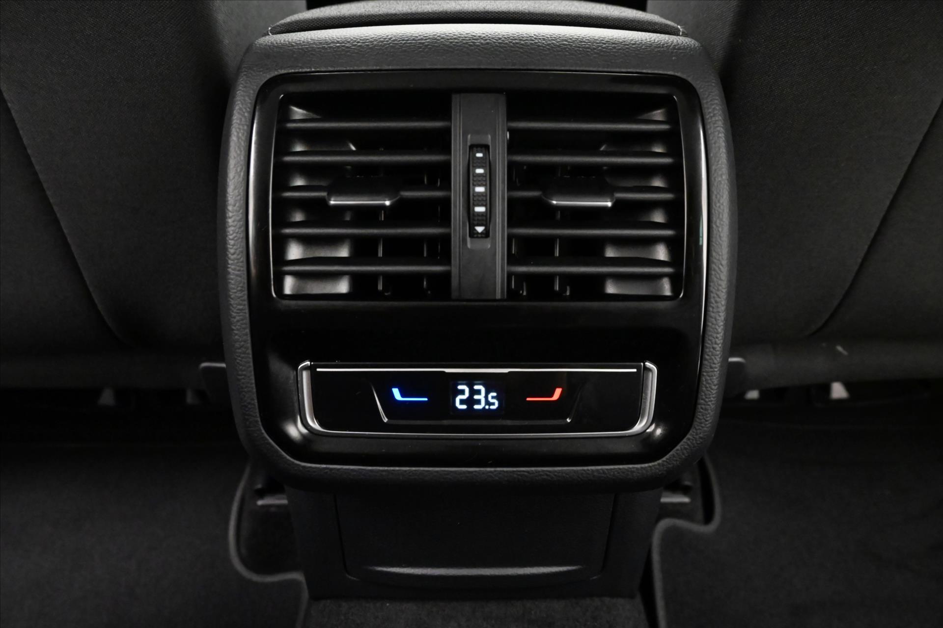 Hlavní fotografie vozu Volkswagen Passat 2,0 TDI 110 kW DSG BUSINESS ZÁRUKA AŽ 5 LET (22)