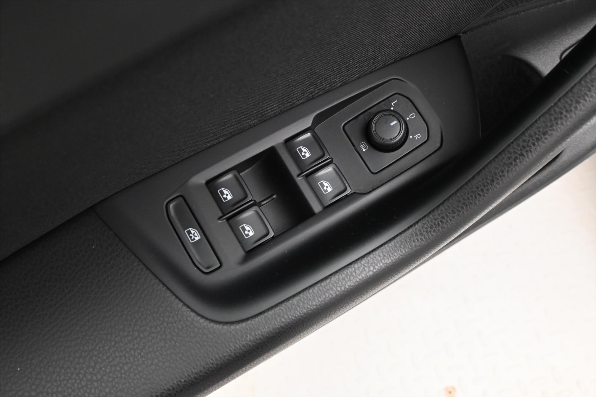 Hlavní fotografie vozu Volkswagen Passat 2,0 TDI 110 kW DSG BUSINESS ZÁRUKA AŽ 5 LET (26)