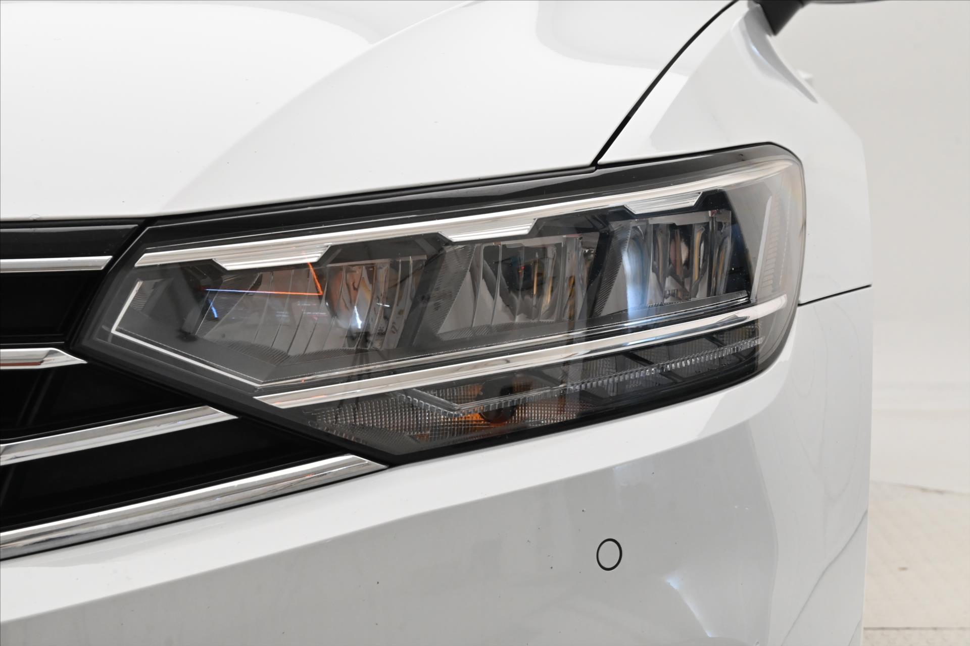 Hlavní fotografie vozu Volkswagen Passat 2,0 TDI 110 kW DSG BUSINESS ZÁRUKA AŽ 5 LET (29)