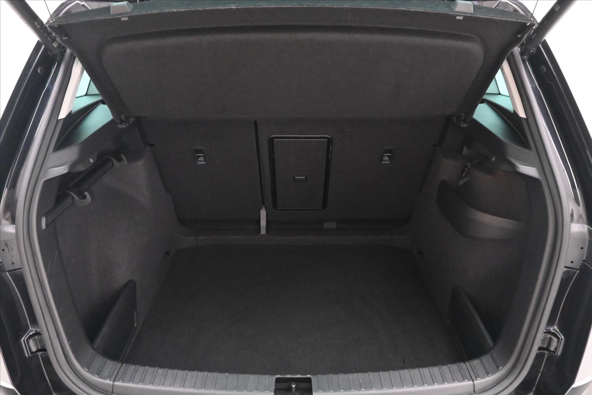 Hlavní fotografie vozu Škoda Karoq 2,0 TDI 85kW DSG NAVIGACE Záruka až 5 let (11)