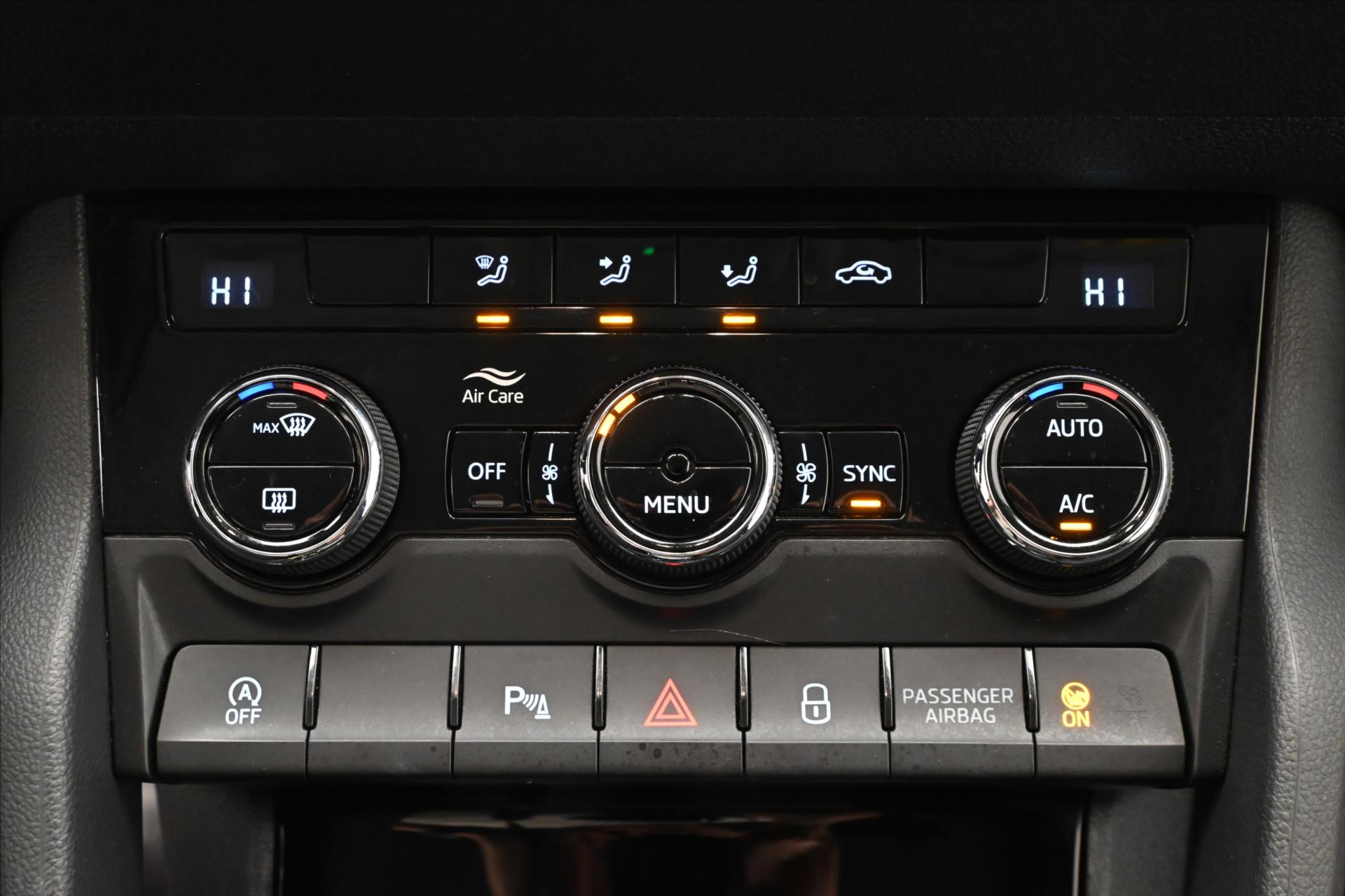 Hlavní fotografie vozu Škoda Karoq 2,0 TDI 85kW DSG NAVIGACE Záruka až 5 let (22)