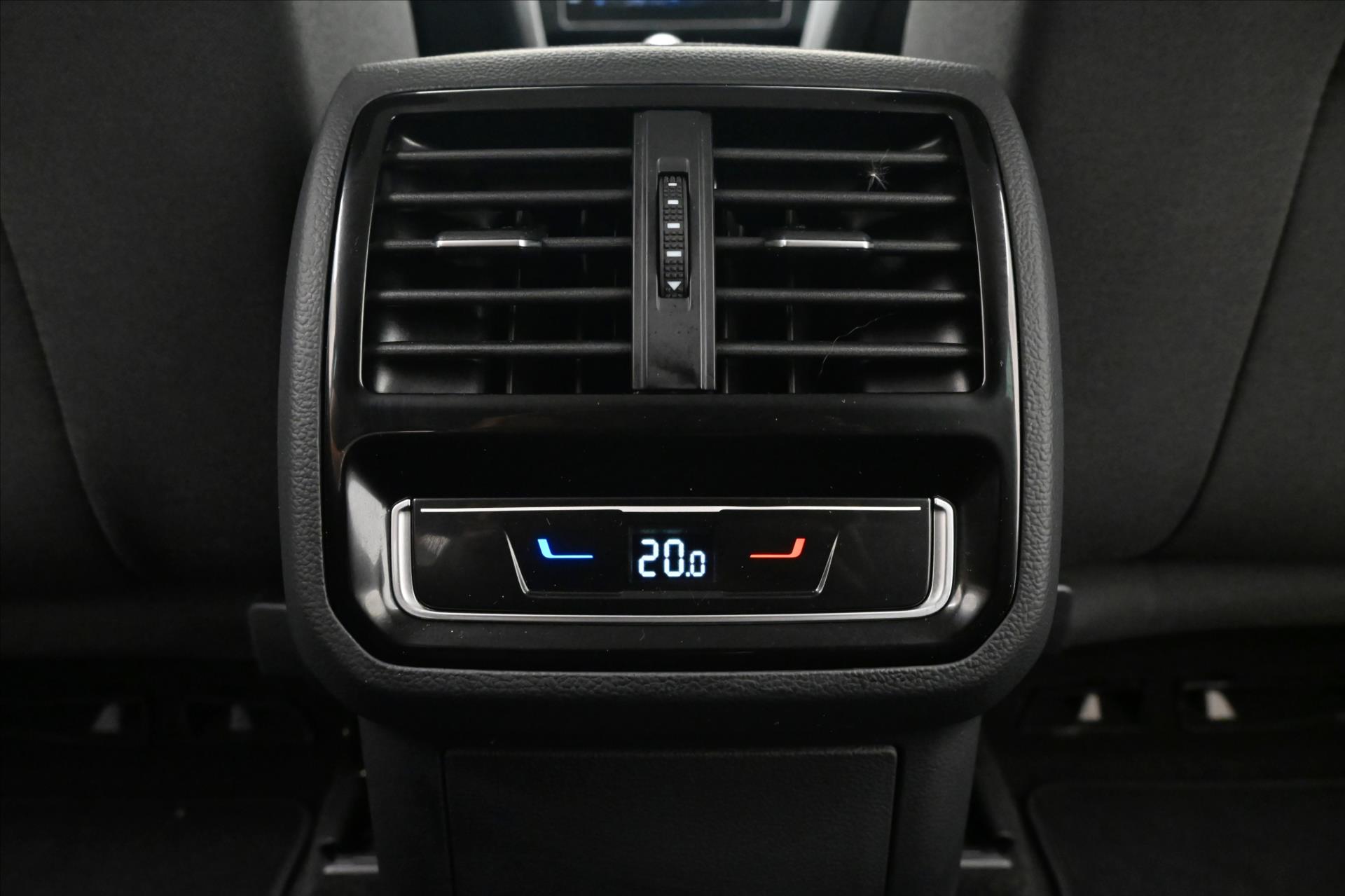 Hlavní fotografie vozu Volkswagen Passat 2,0 TDI 110kW DSG Business Záruka až 5 let (22)