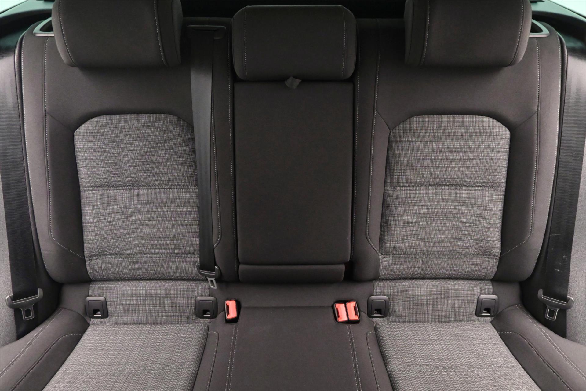 Hlavní fotografie vozu Volkswagen Passat 2,0 TDI 110kW DSG Business Záruka až 5 let (28)