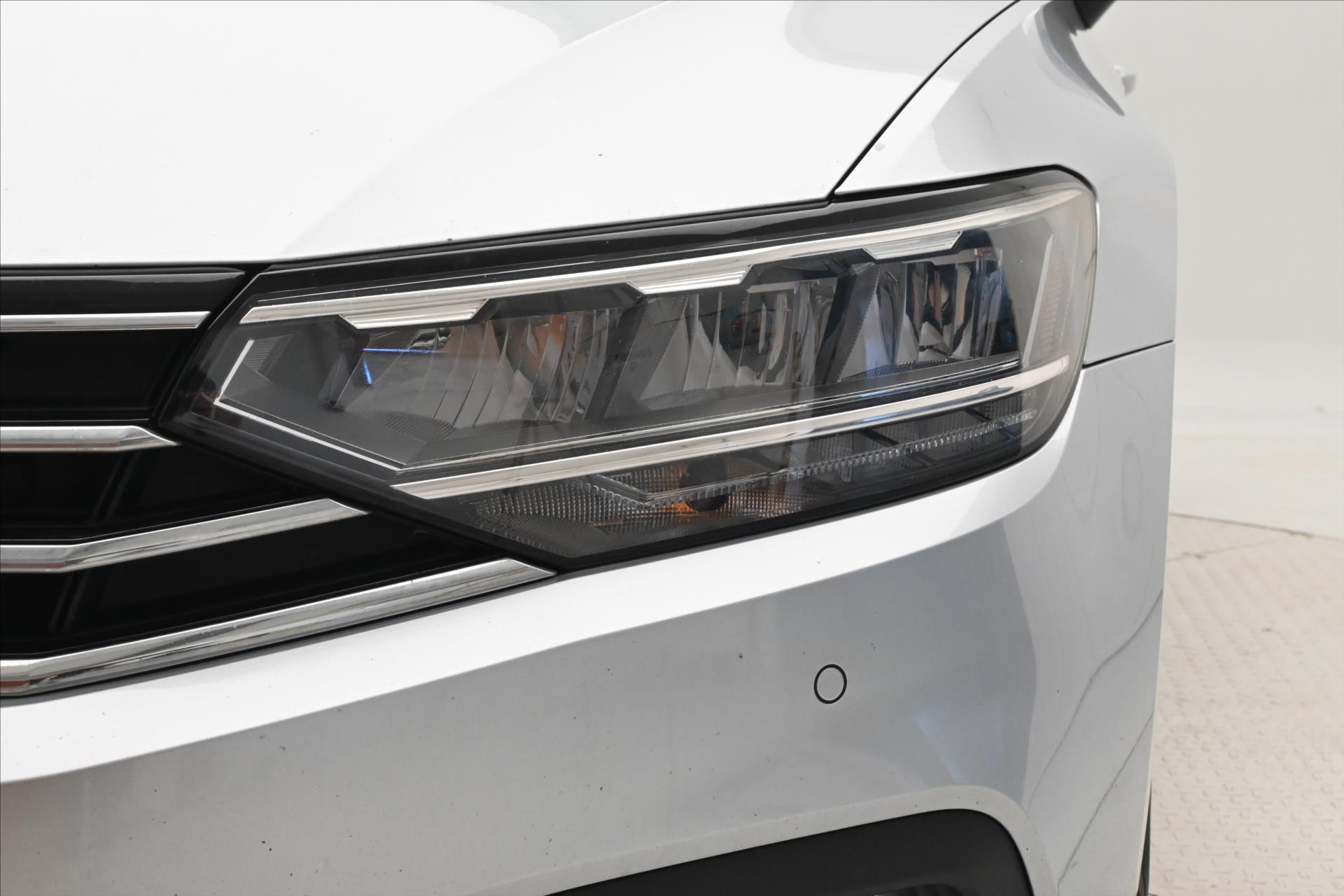 Hlavní fotografie vozu Volkswagen Passat 2,0 TDI 110kW DSG Business Záruka až 5 let (30)