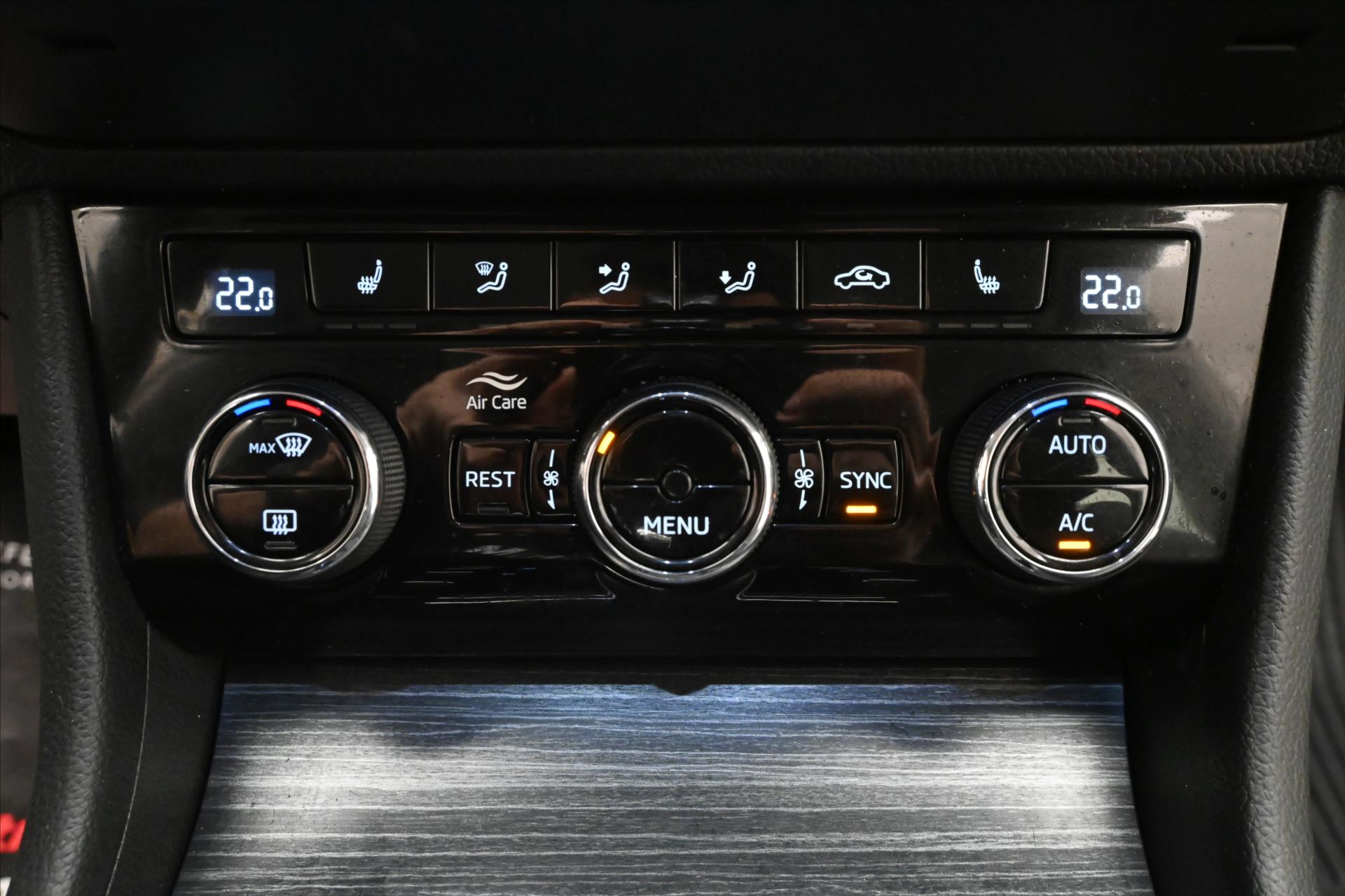 Hlavní fotografie vozu Škoda Superb 2,0 TDI 110 kW DSG Záruka až 5 let (21)