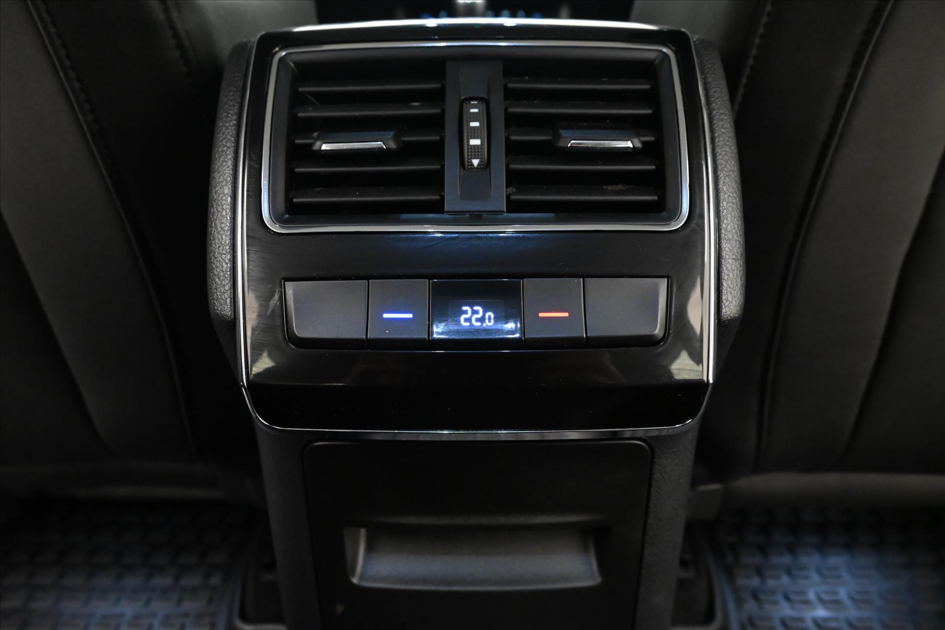 Hlavní fotografie vozu Škoda Superb 2,0 TDI 110 kW DSG Záruka až 5 let (22)