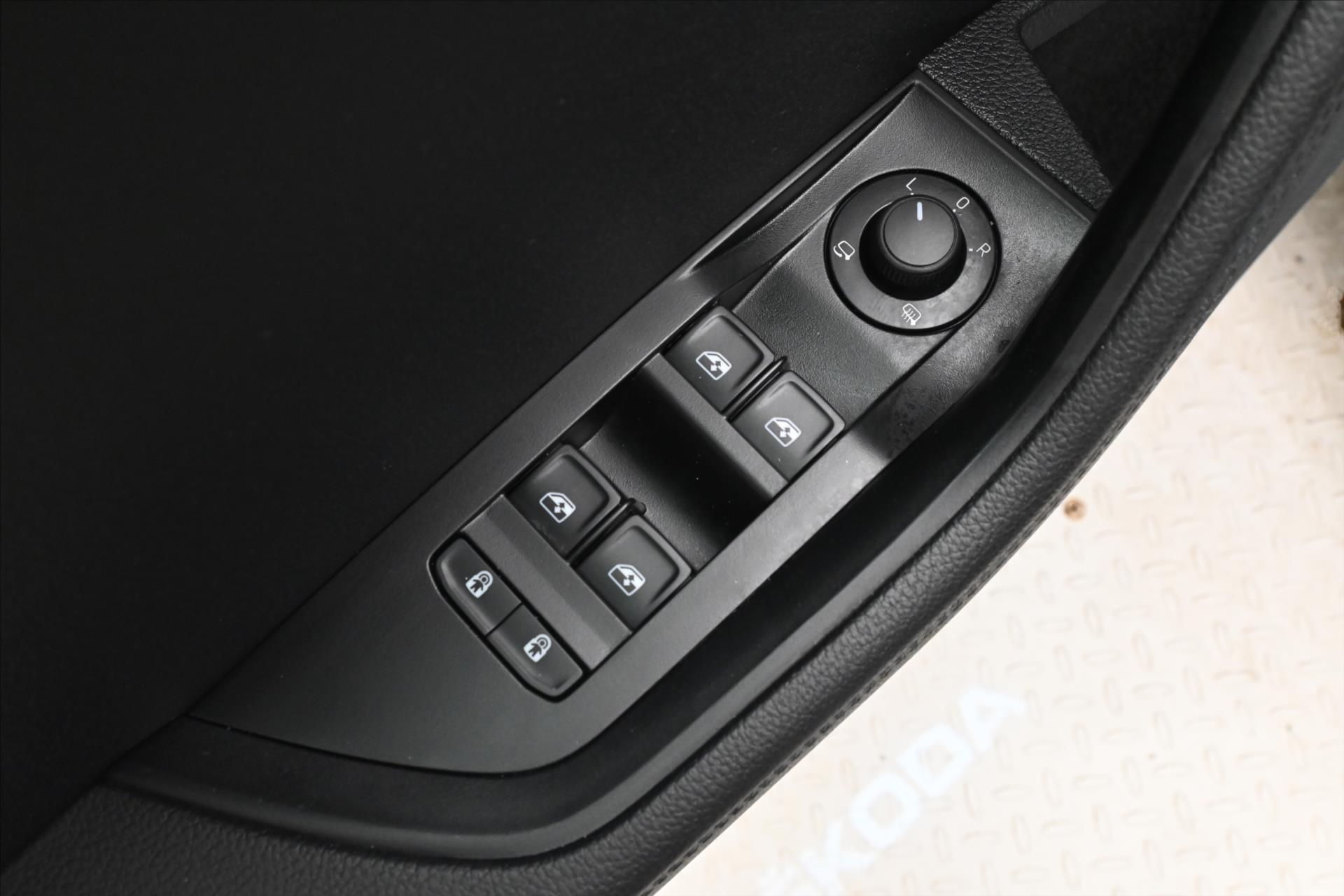 Hlavní fotografie vozu Škoda Superb 2,0 TDI 110 kW DSG Záruka až 5 let (26)