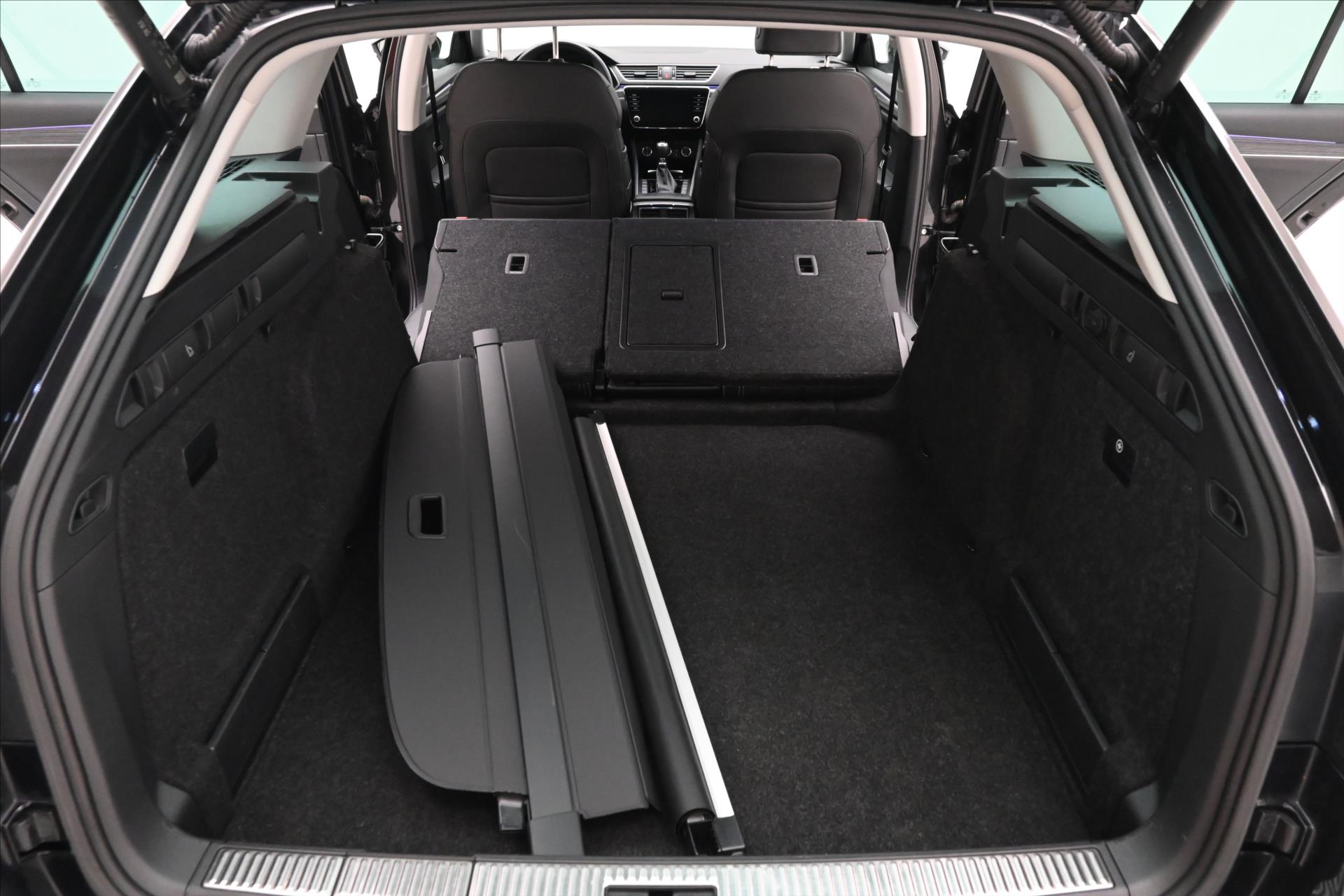 Hlavní fotografie vozu Škoda Superb 2,0 TDI 110 kW DSG Style Záruka až 5 let (11)