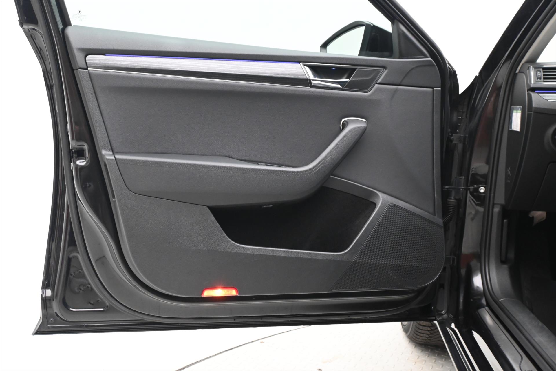 Hlavní fotografie vozu Škoda Superb 2,0 TDI 110 kW DSG Style Záruka až 5 let (25)