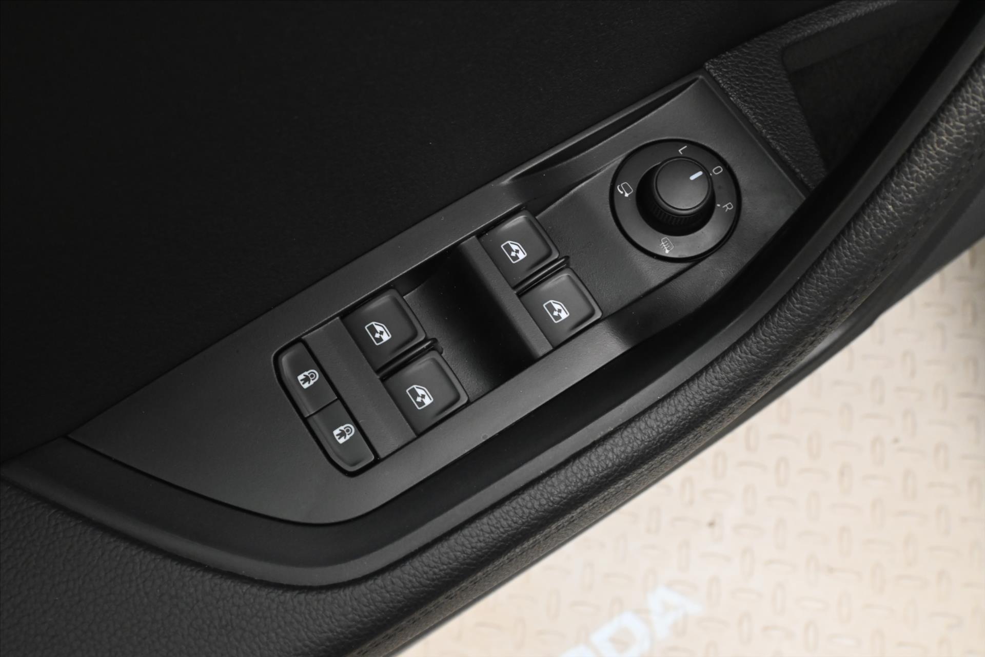 Hlavní fotografie vozu Škoda Superb 2,0 TDI 110 kW DSG Style Záruka až 5 let (26)