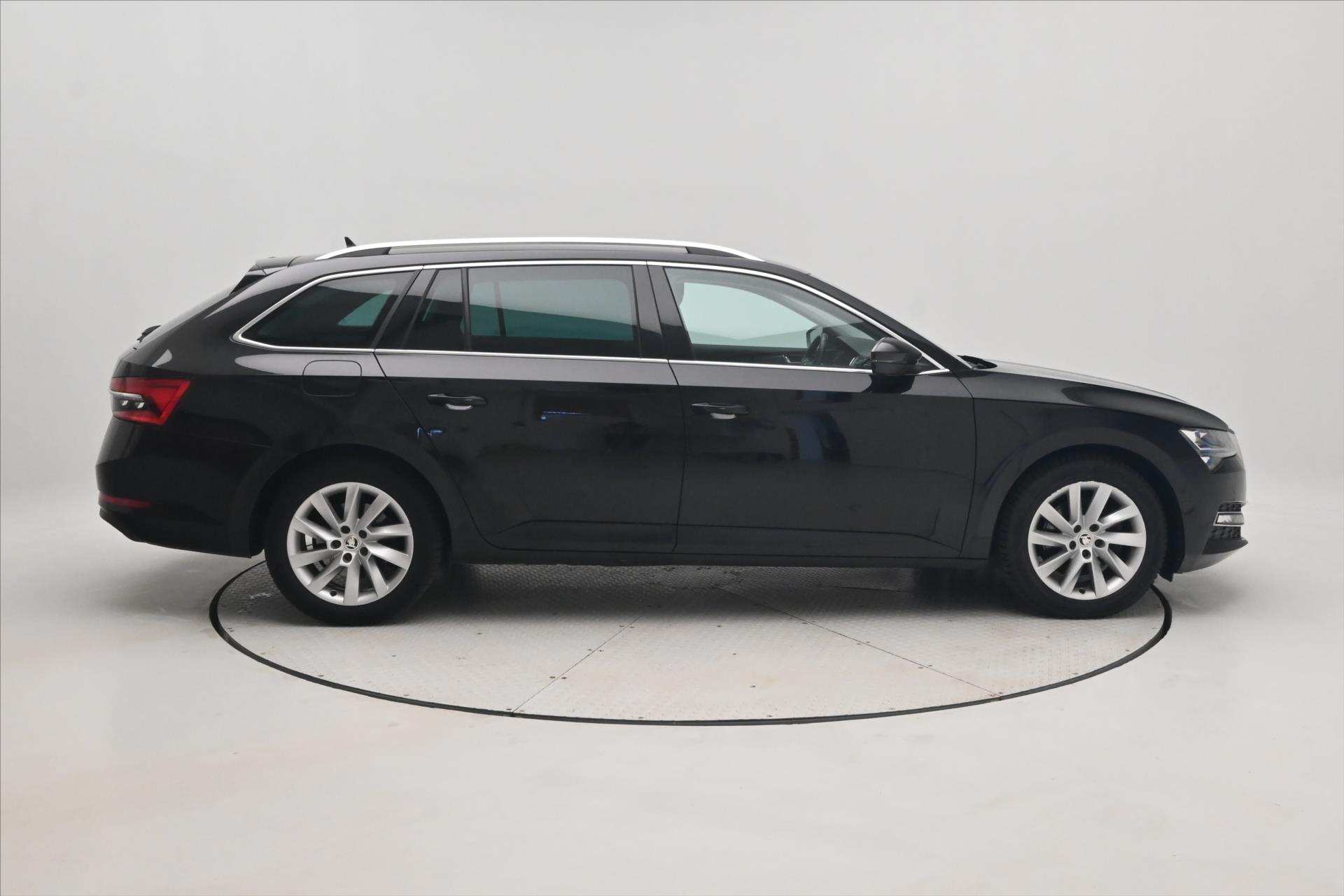 Hlavní fotografie vozu Škoda Superb 2,0 TDI 110 kW DSG Style Záruka až 5 let (4)