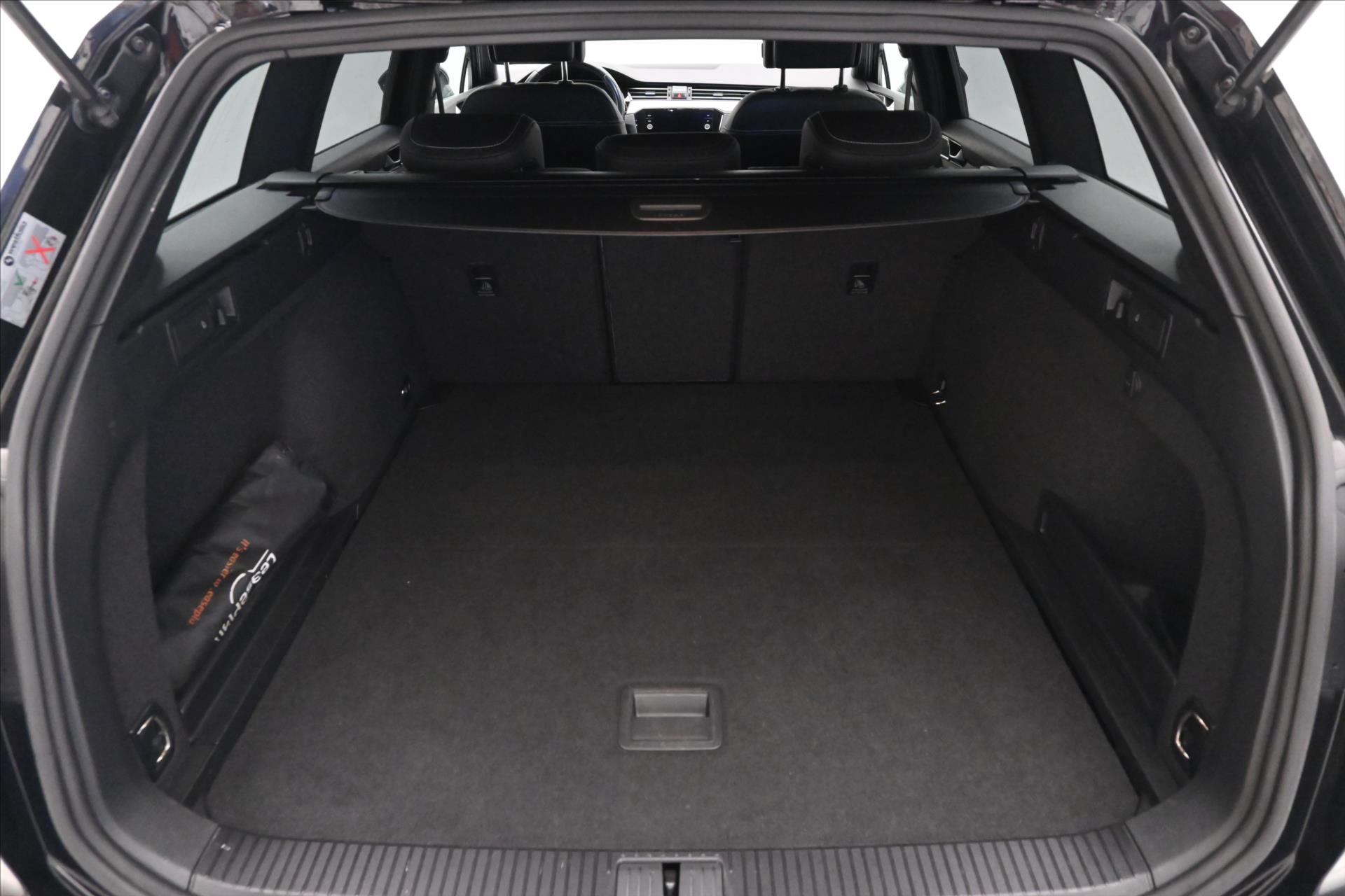 Main photo of the car Volkswagen Passat 2.0 TDI 110kW DSG Elegance Warranty up to 5 years (10)