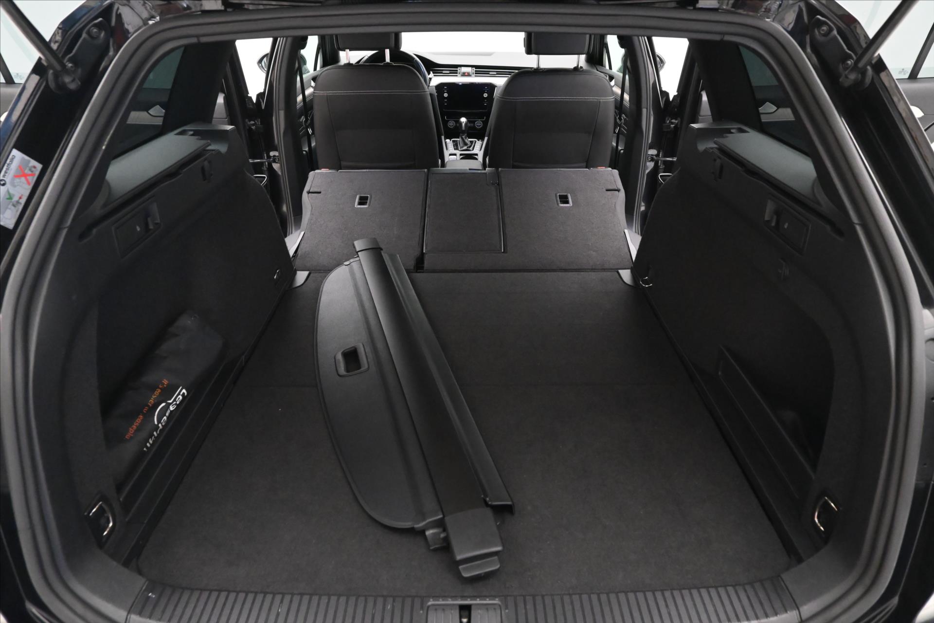 Main photo of the car Volkswagen Passat 2.0 TDI 110kW DSG Elegance Warranty up to 5 years (11)