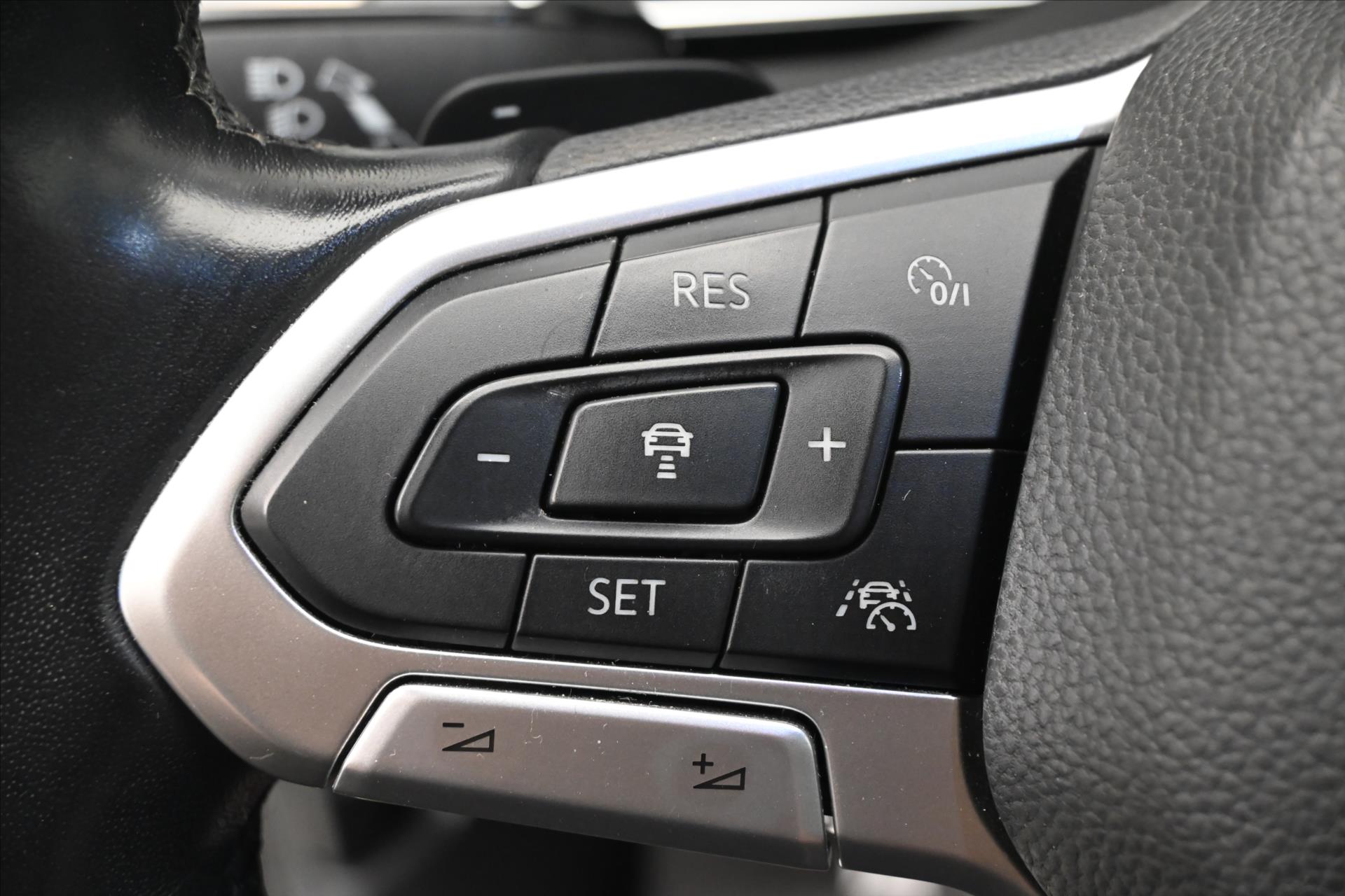 Main photo of the car Volkswagen Passat 2.0 TDI 110kW DSG Elegance Warranty up to 5 years (24)