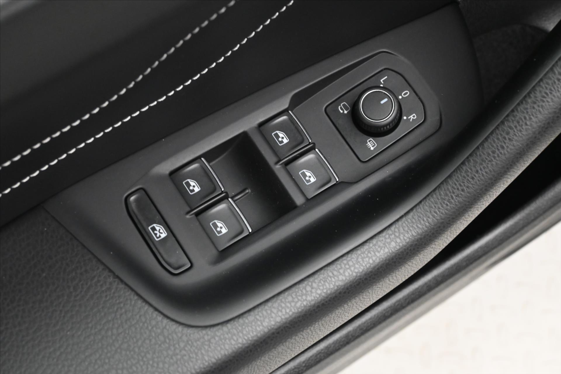 Main photo of the car Volkswagen Passat 2.0 TDI 110kW DSG Elegance Warranty up to 5 years (26)