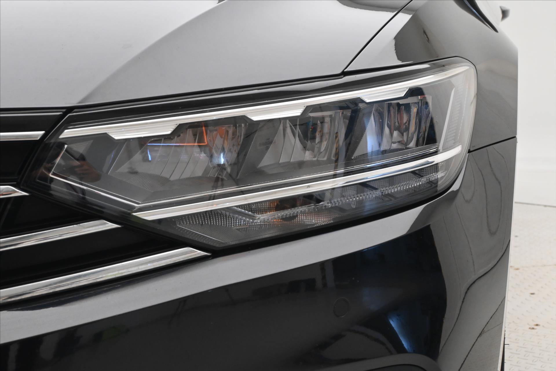 Main photo of the car Volkswagen Passat 2.0 TDI 110kW DSG Elegance Warranty up to 5 years (29)