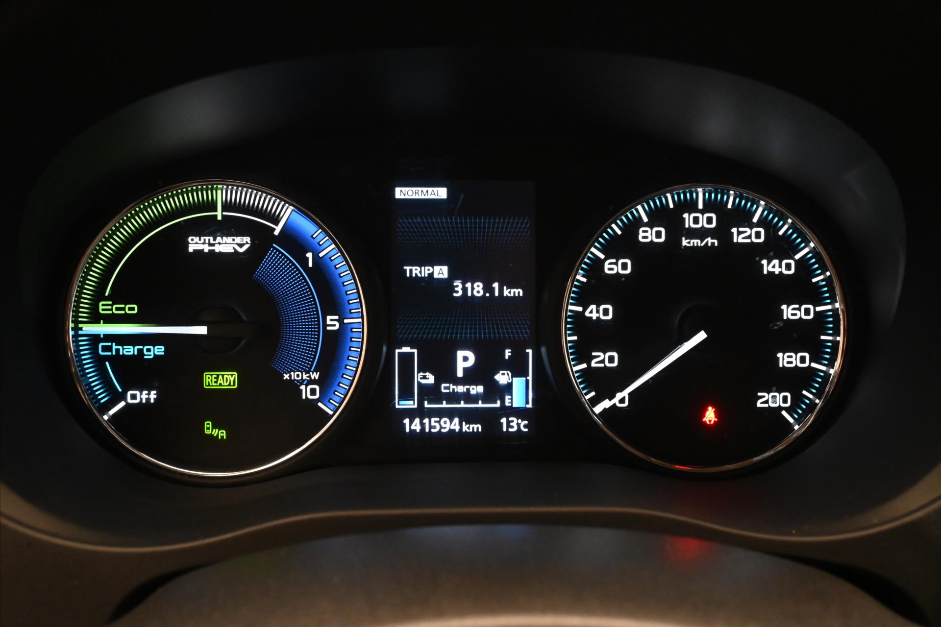 Main photo of the car Mitsubishi Outlander 2.4 PHEV Intense+ 4WD Warranty up to 5 years (17)