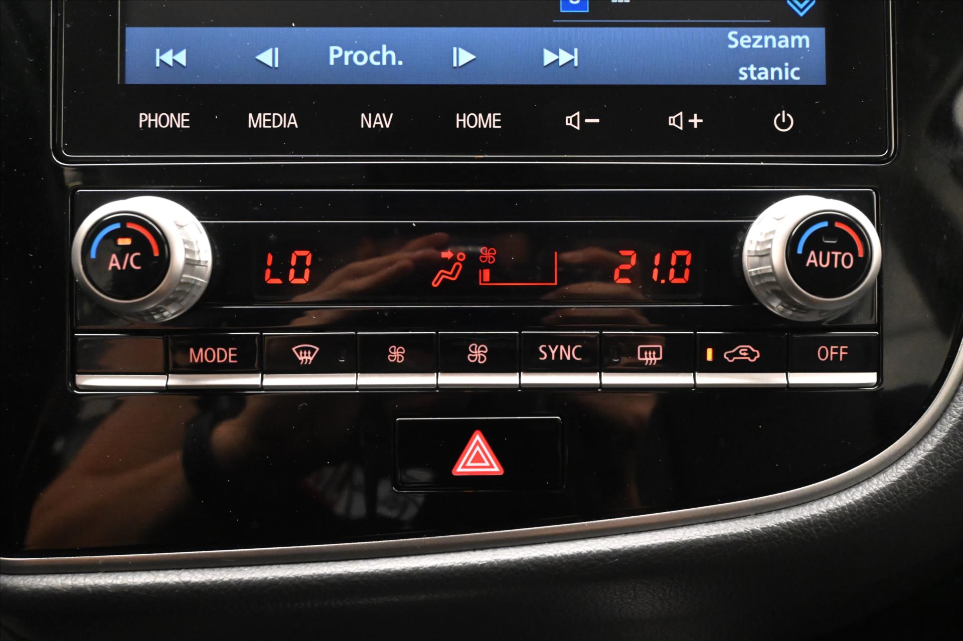 Main photo of the car Mitsubishi Outlander 2.4 PHEV Intense+ 4WD Warranty up to 5 years (22)