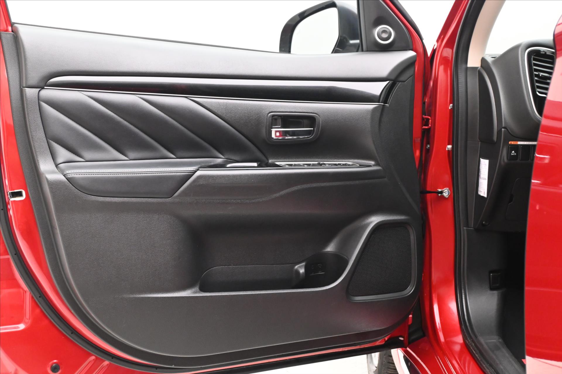 Main photo of the car Mitsubishi Outlander 2.4 PHEV Intense+ 4WD Warranty up to 5 years (25)