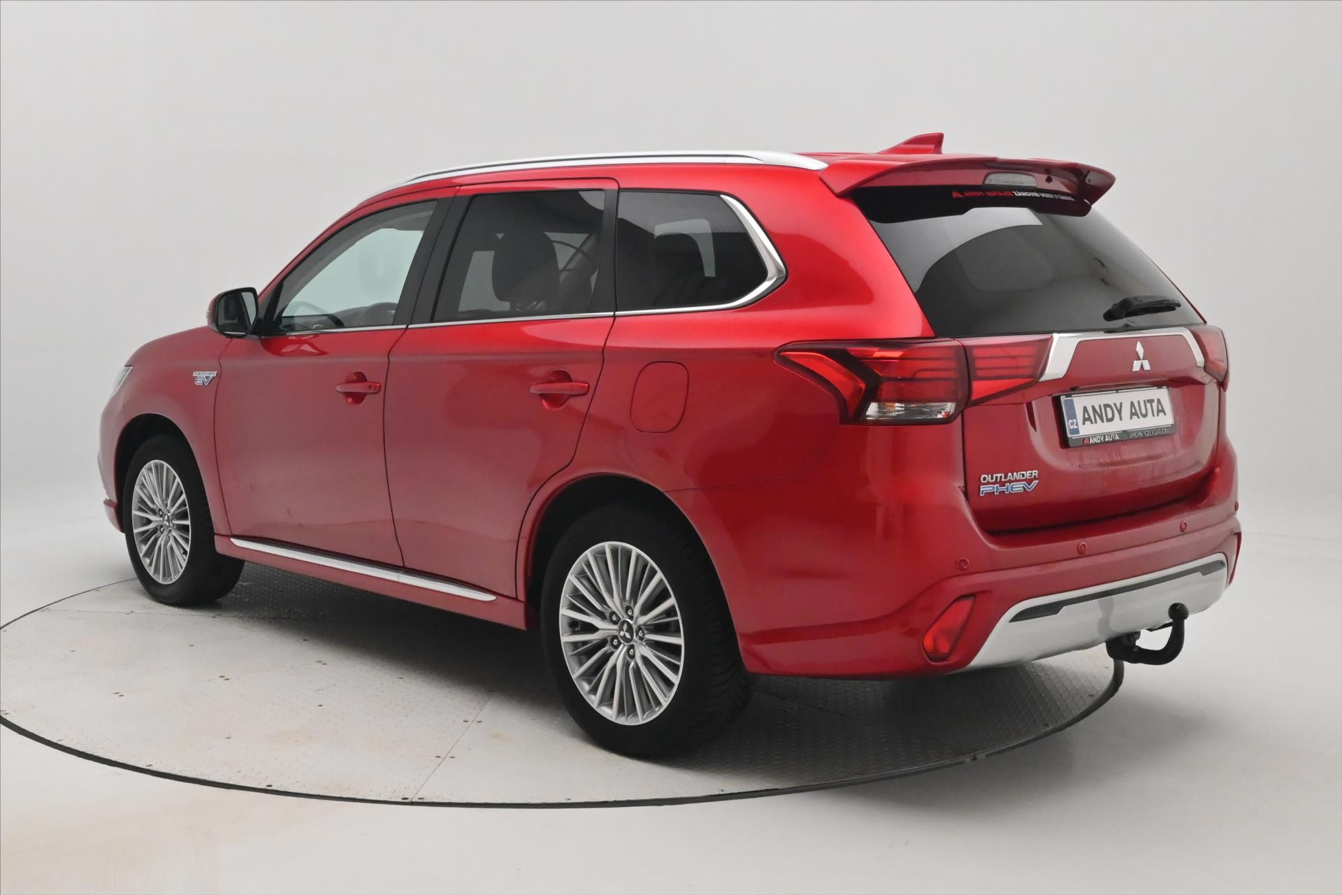 Hlavní fotografie vozu Mitsubishi Outlander 2,4 PHEV Intense+ 4WD Záruka až 5 let (8)