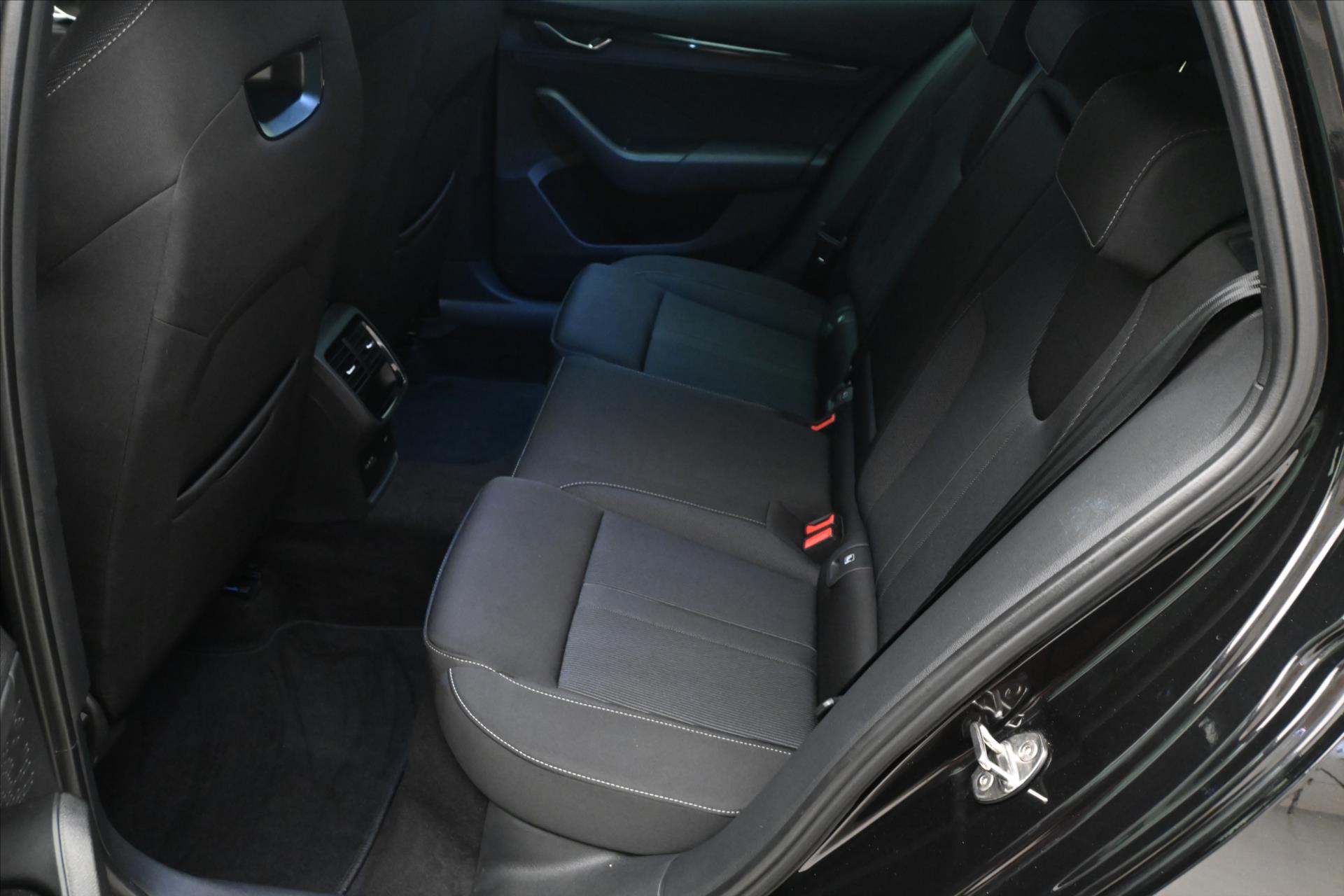 Main photo of the car Skoda Octavia 2.0 TDI 110 kW DSG Sportline Warranty up to 5 years (14)