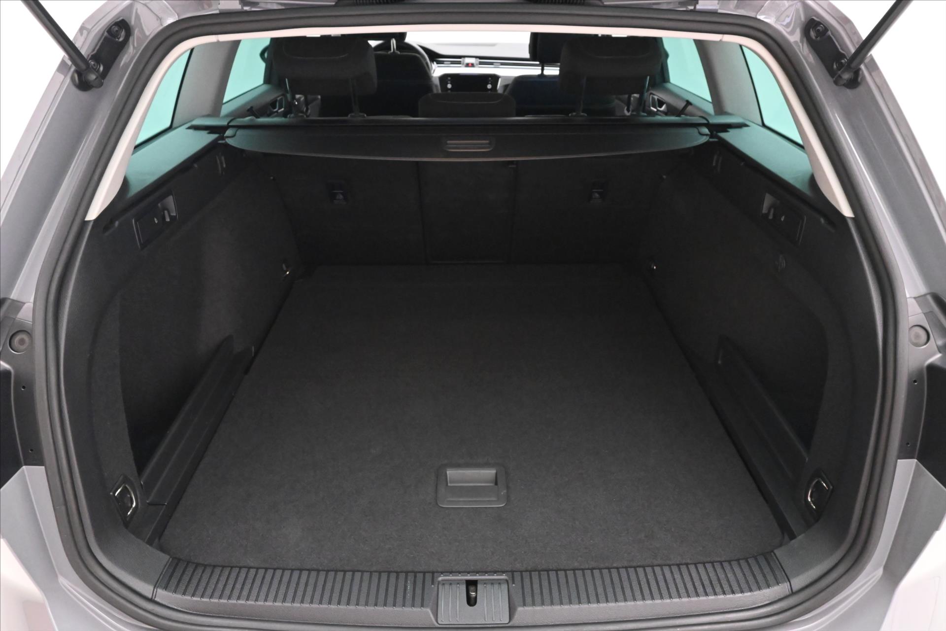 Hlavní fotografie vozu Volkswagen Passat 2,0 TDI 110 kW DSG Business Záruka až 5 let (10)