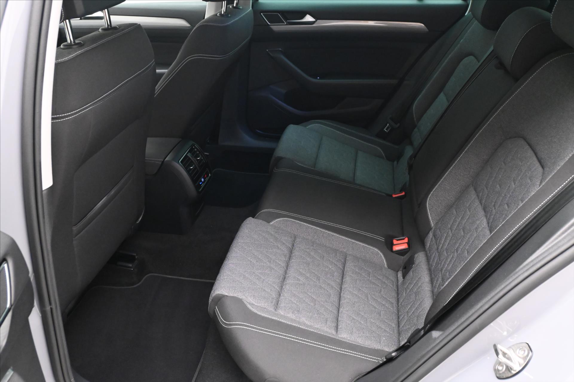 Hlavní fotografie vozu Volkswagen Passat 2,0 TDI 110 kW DSG Business Záruka až 5 let (14)