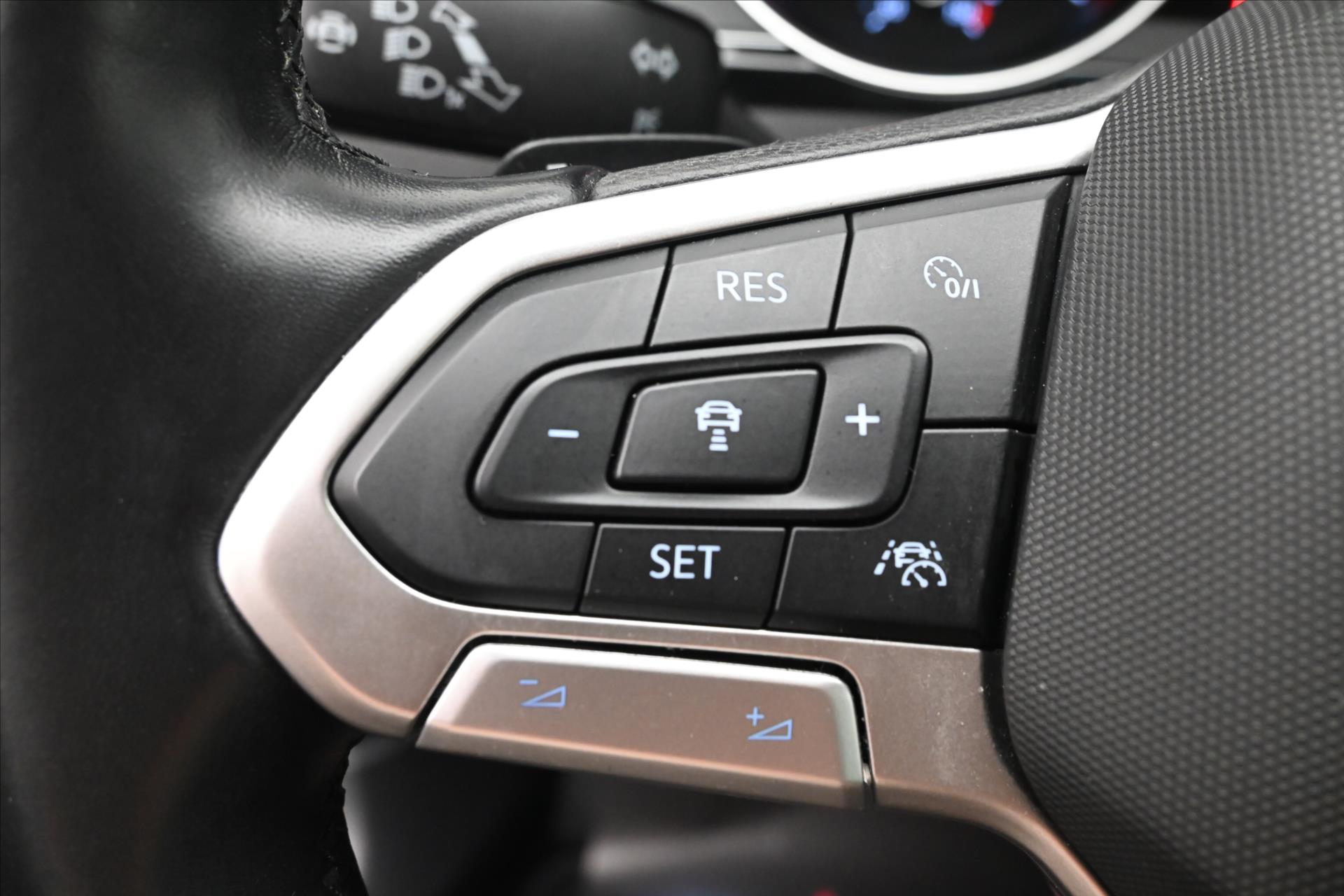 Hlavní fotografie vozu Volkswagen Passat 2,0 TDI 110 kW DSG Business Záruka až 5 let (24)