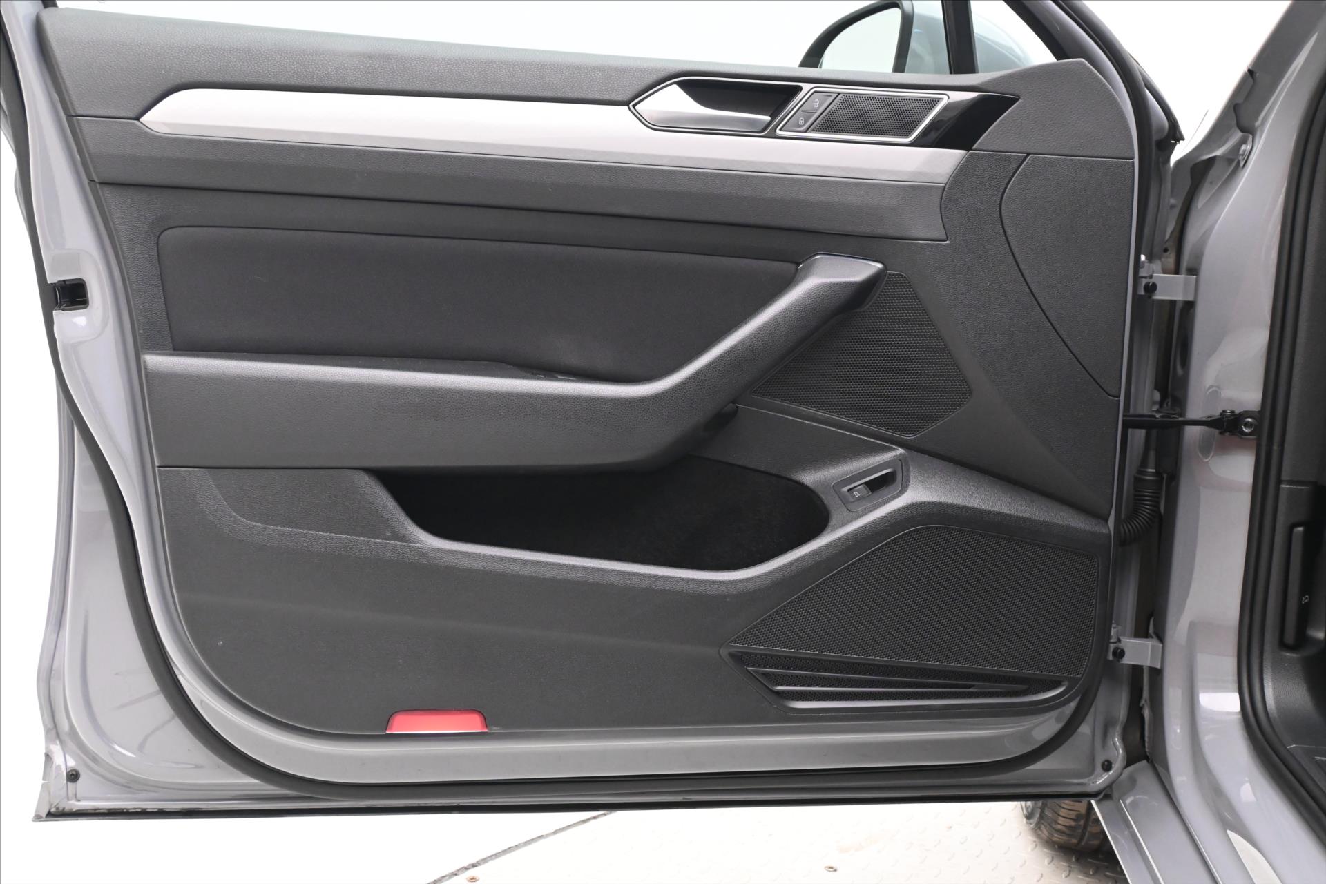 Hlavní fotografie vozu Volkswagen Passat 2,0 TDI 110 kW DSG Business Záruka až 5 let (25)