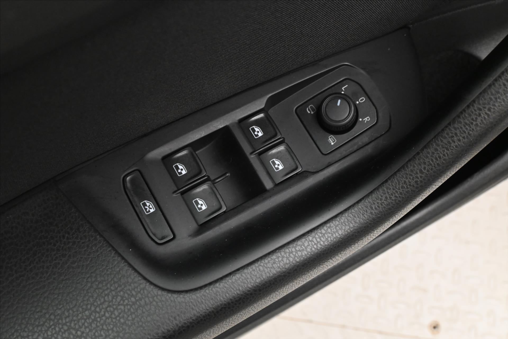 Hlavní fotografie vozu Volkswagen Passat 2,0 TDI 110 kW DSG Business Záruka až 5 let (26)