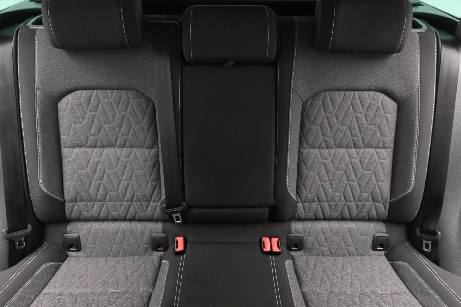 Hlavní fotografie vozu Volkswagen Passat 2,0 TDI 110 kW DSG Business Záruka až 5 let (28)