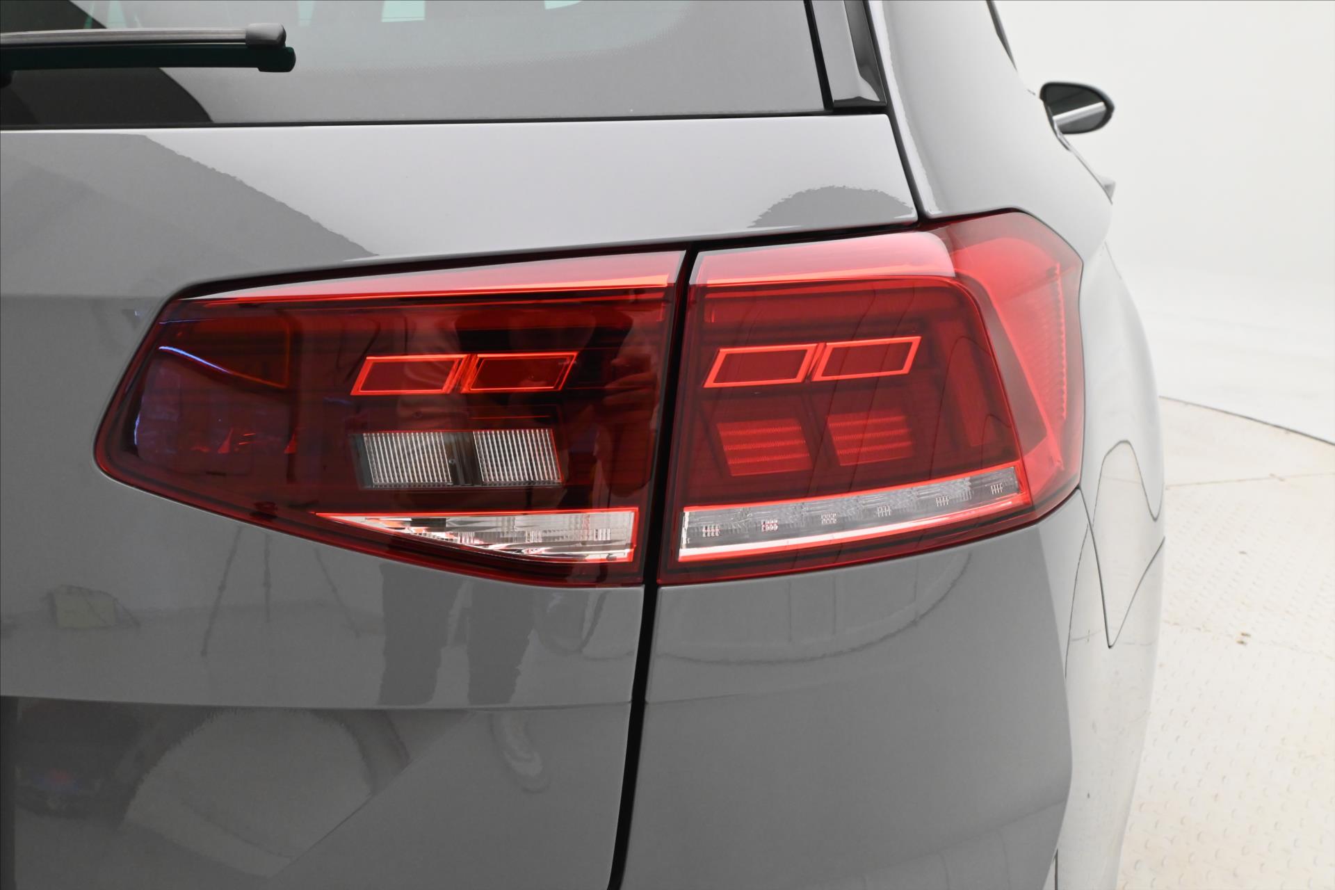 Hlavní fotografie vozu Volkswagen Passat 2,0 TDI 110 kW DSG Business Záruka až 5 let (30)