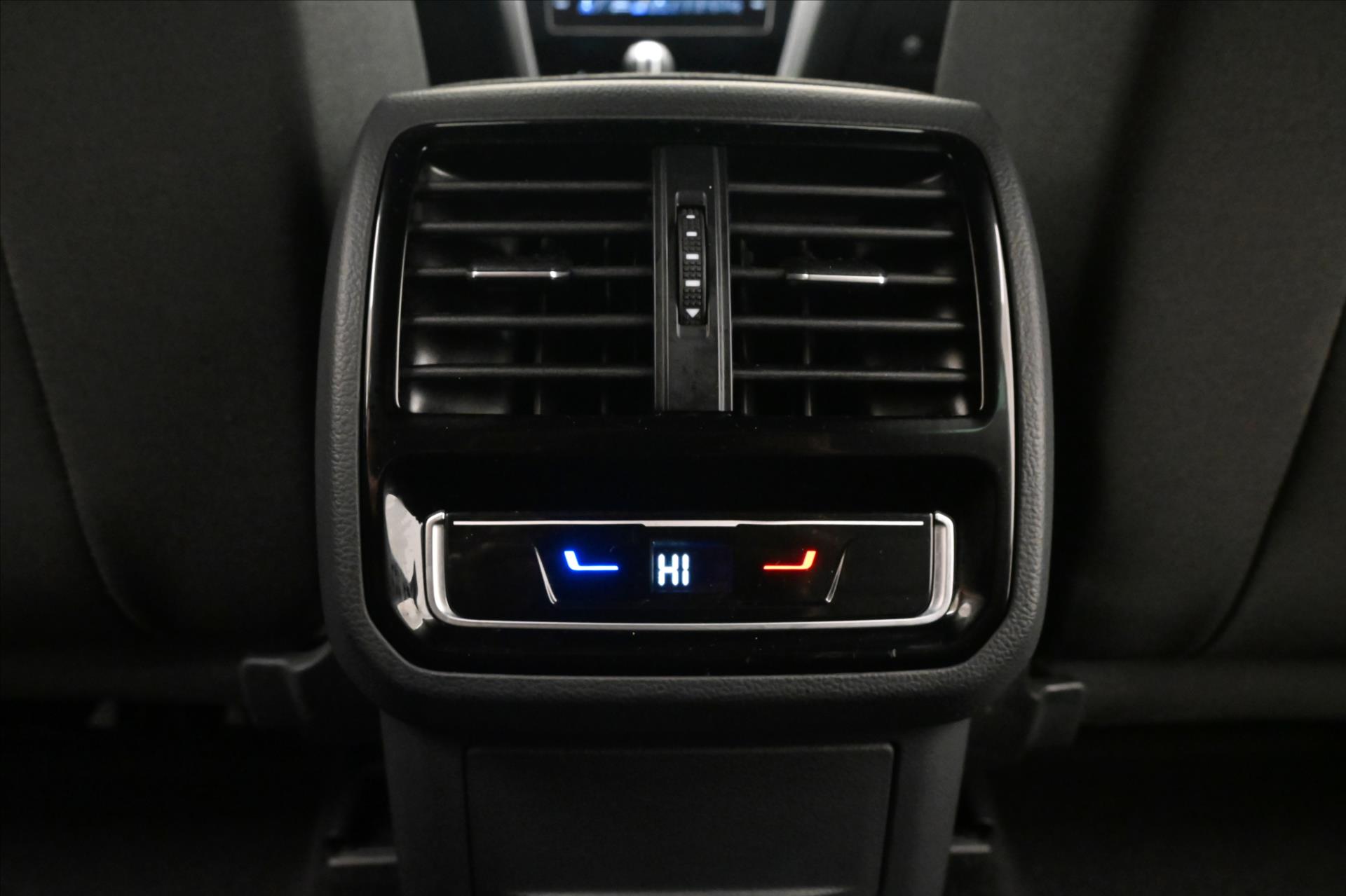 Hlavní fotografie vozu Volkswagen Passat 2,0 TDI 110kW DSG Business Záruka až 5 let (22)